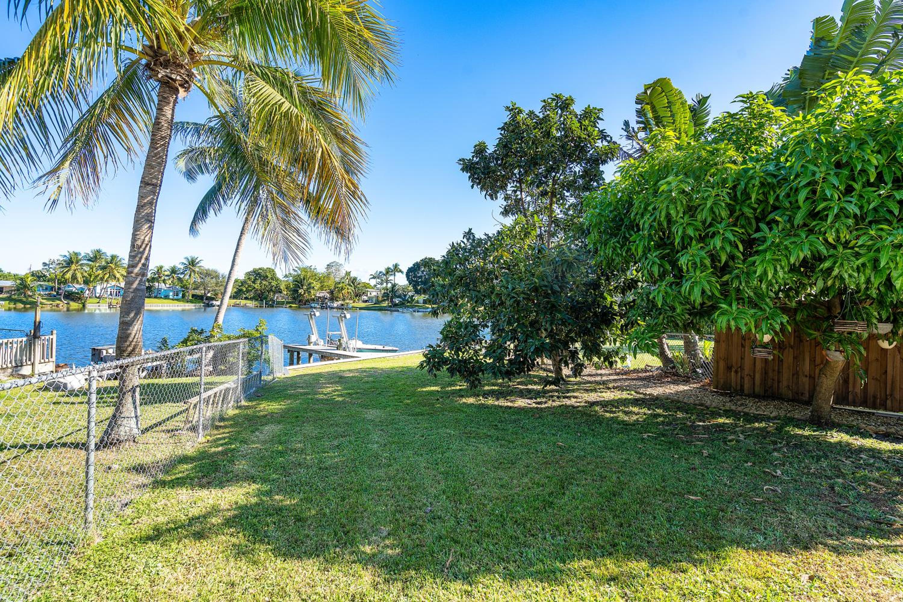 Waterfront Estate - Heated Pool Gym Tiki EV Chrgr Dock