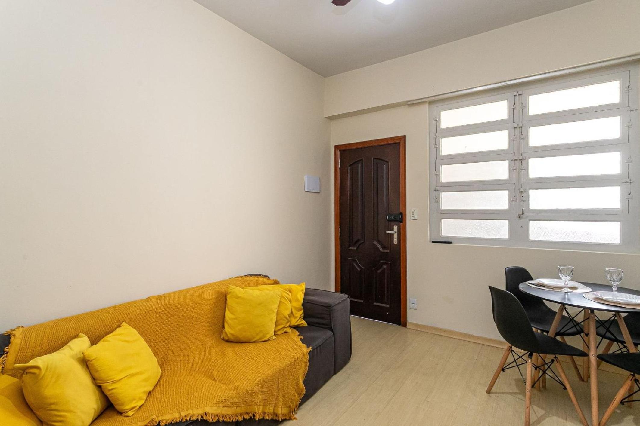 Copacabana: Beach and Comfort | 4 Guests