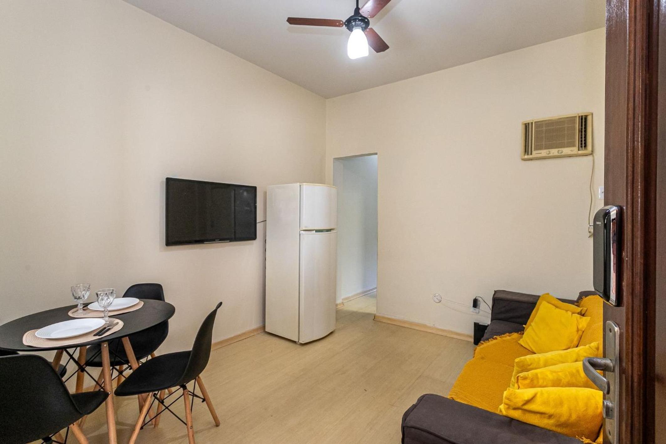 Copacabana: Beach and Comfort | 4 Guests