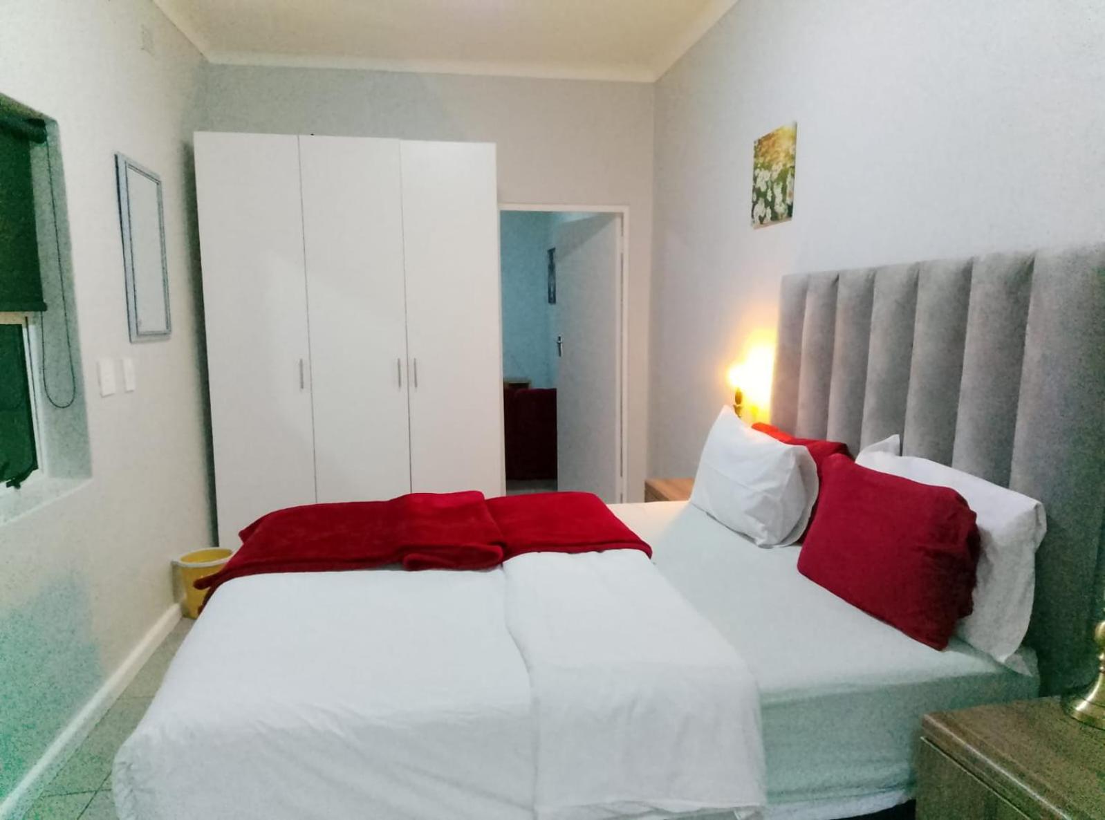 Neo & Ruks Rooms Parow 5