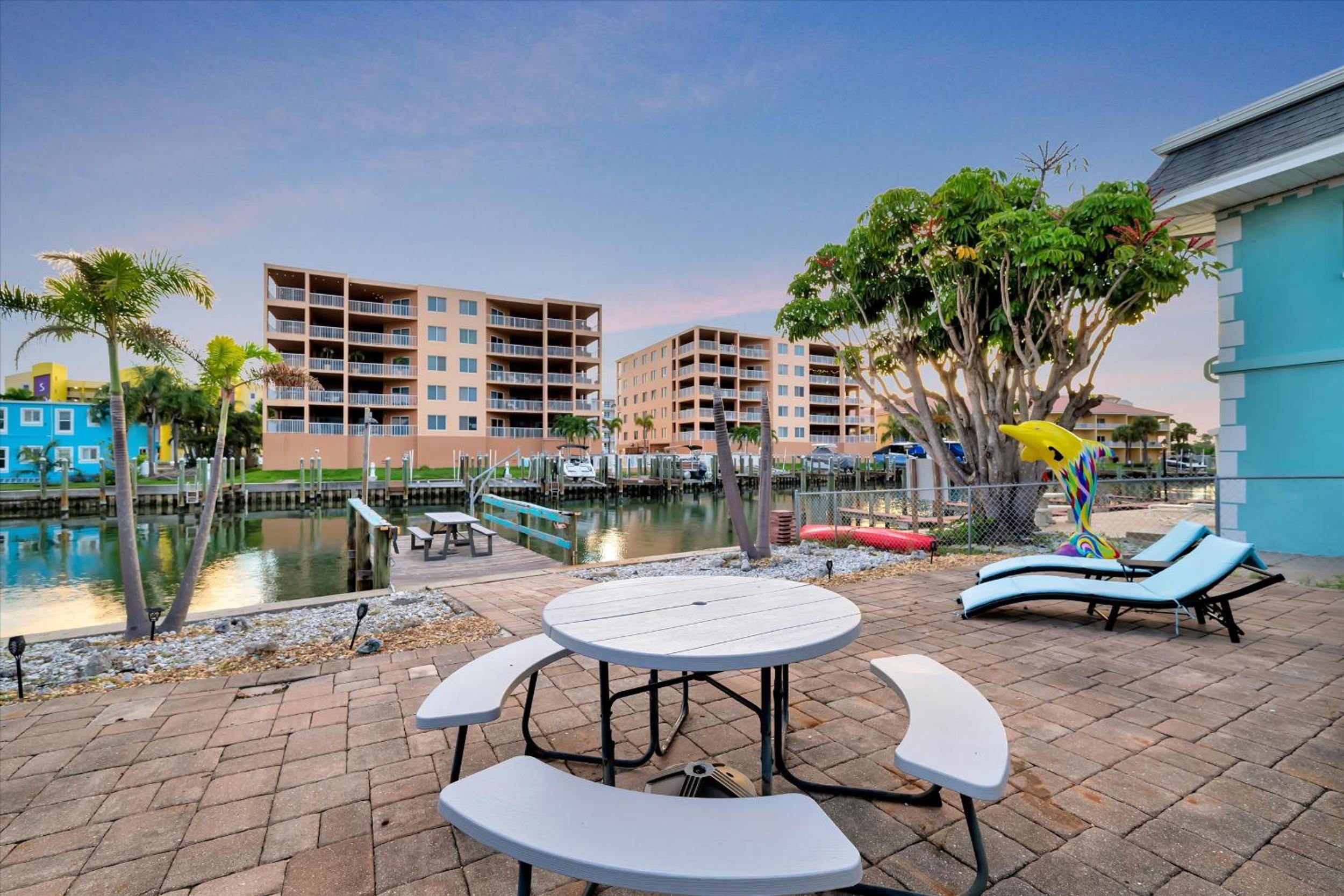 Seashell Suite 2B Pet Friendly Waterfront Dock