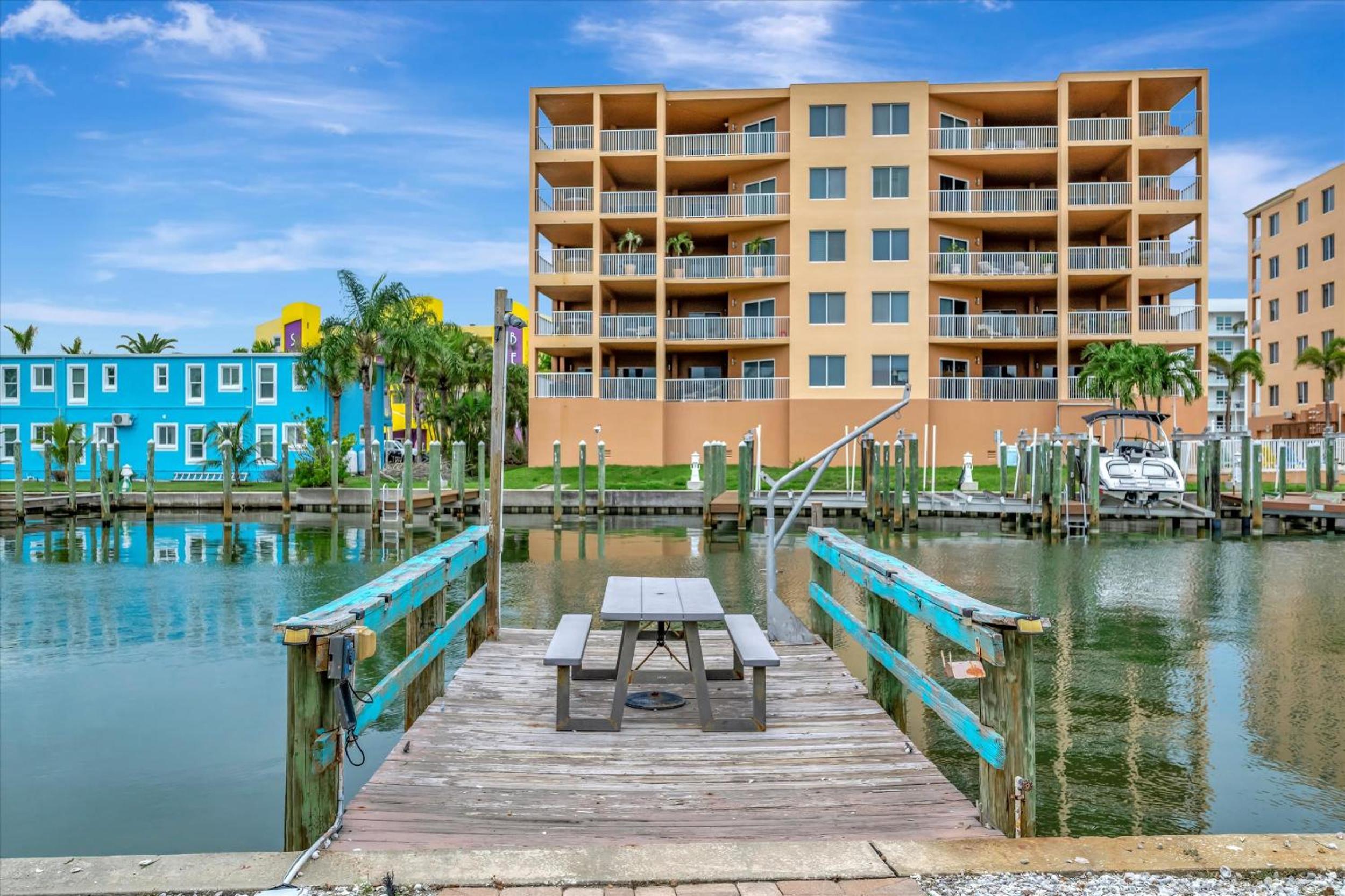 Seashell Suite 2B Pet Friendly Waterfront Dock