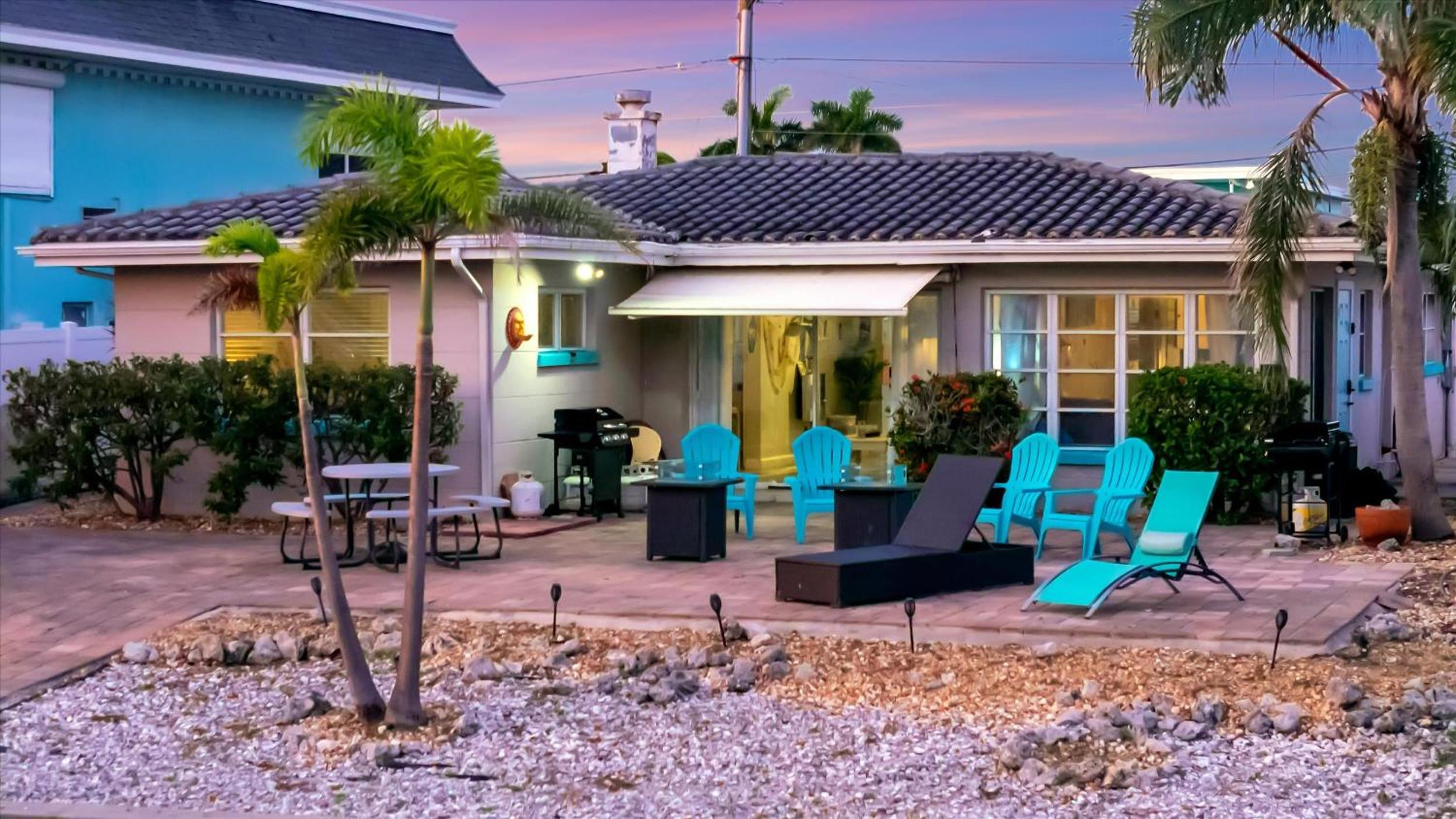 Dolphin Suite 1B Pet Friendly Waterfront Dock