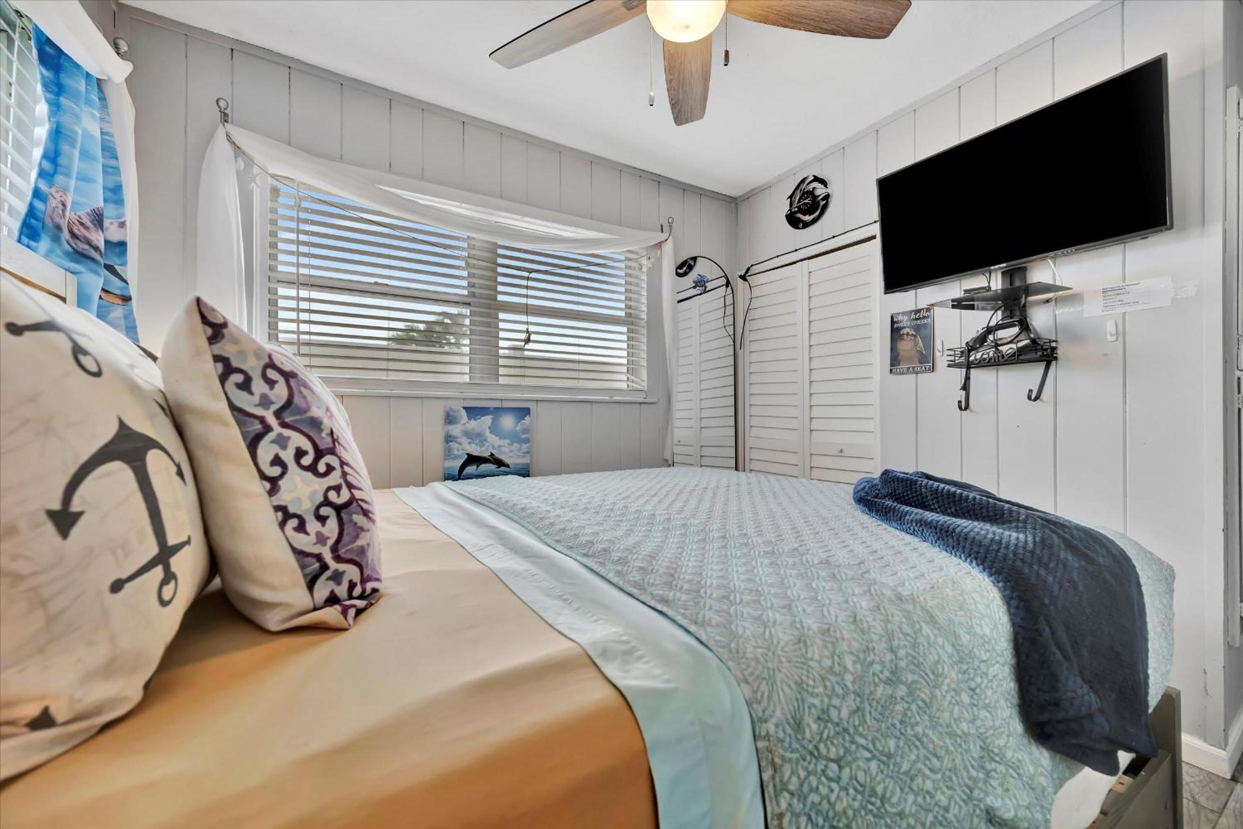 Dolphin Suite 1B Pet Friendly Waterfront Dock