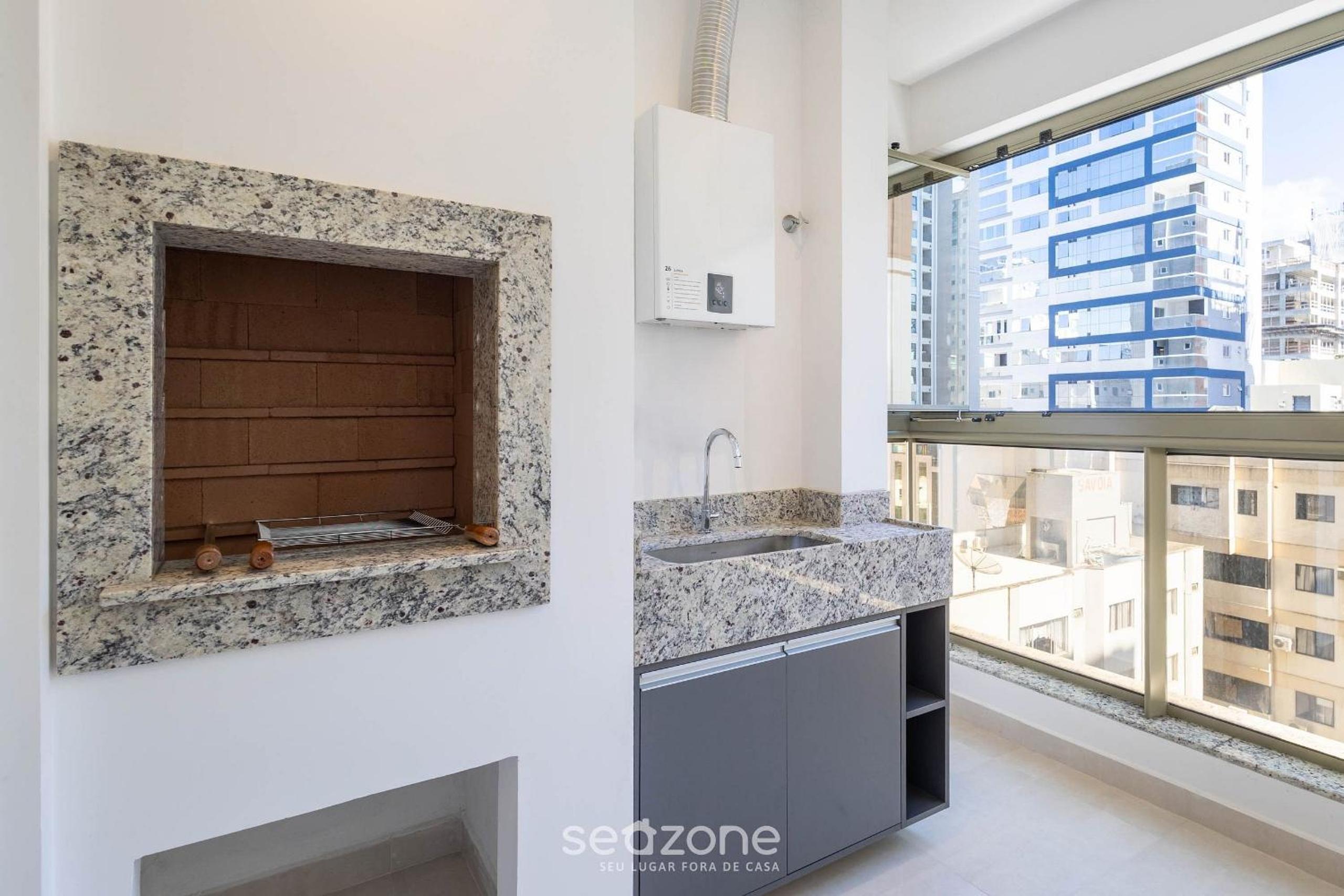 Apt w/ Gourmet Balcony 550m from the Beach LLE0204