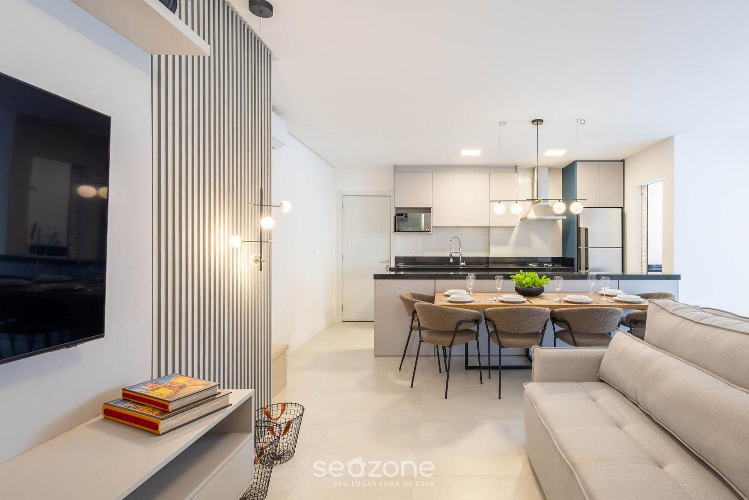Apt w/ Gourmet Balcony 550m from the Beach LLE0204
