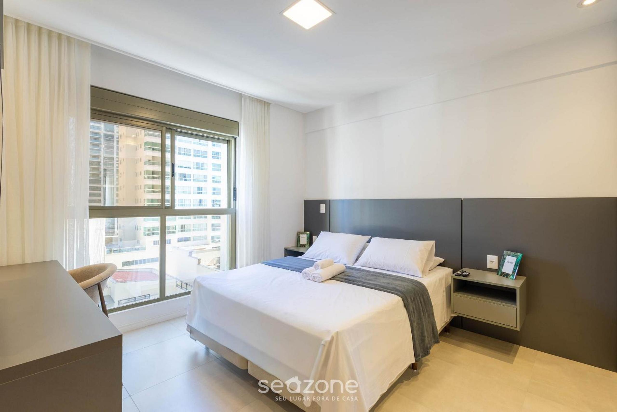Apt w/ Gourmet Balcony 550m from the Beach LLE0204