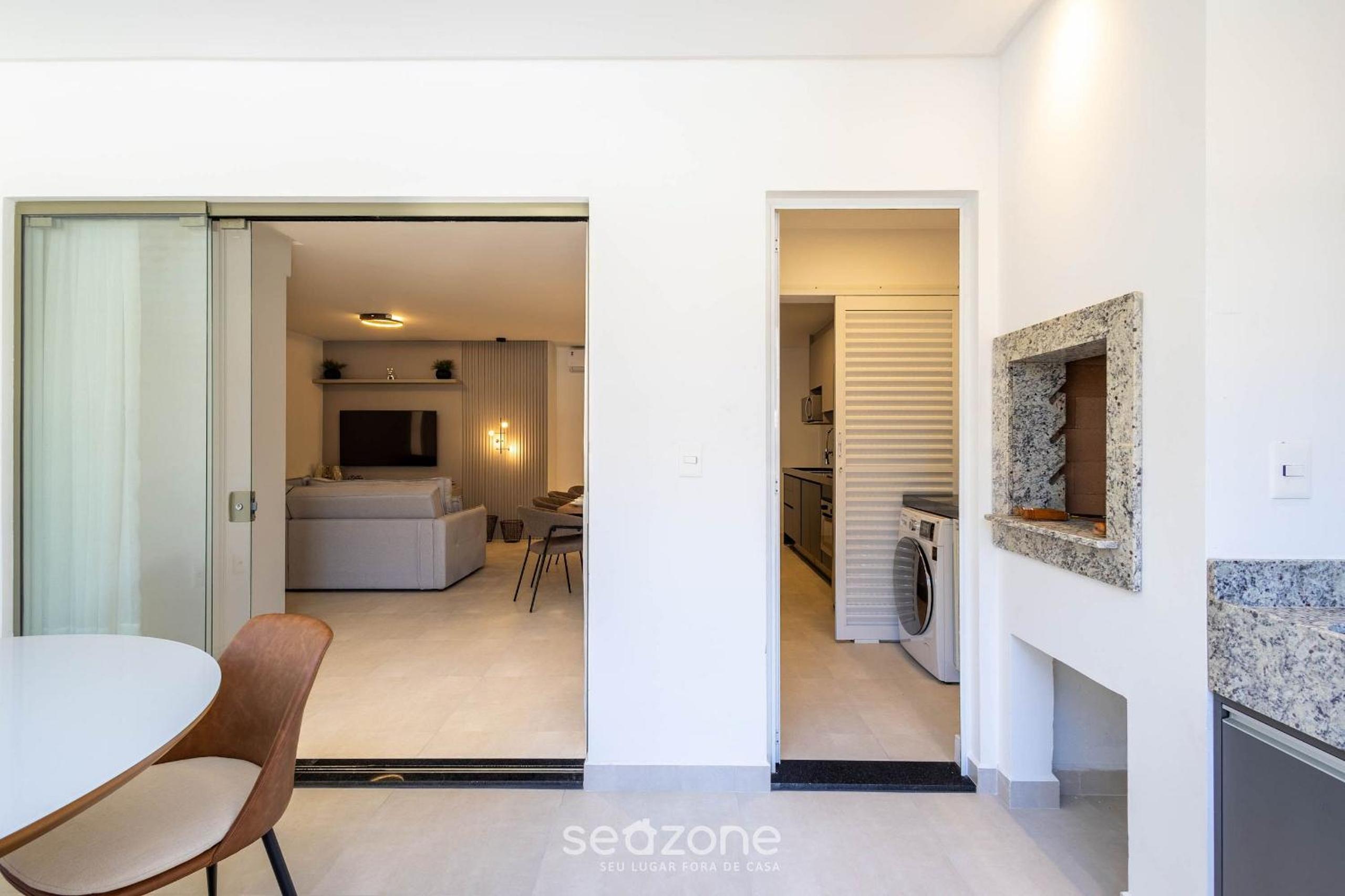Apt w/ Gourmet Balcony 550m from the Beach LLE0204