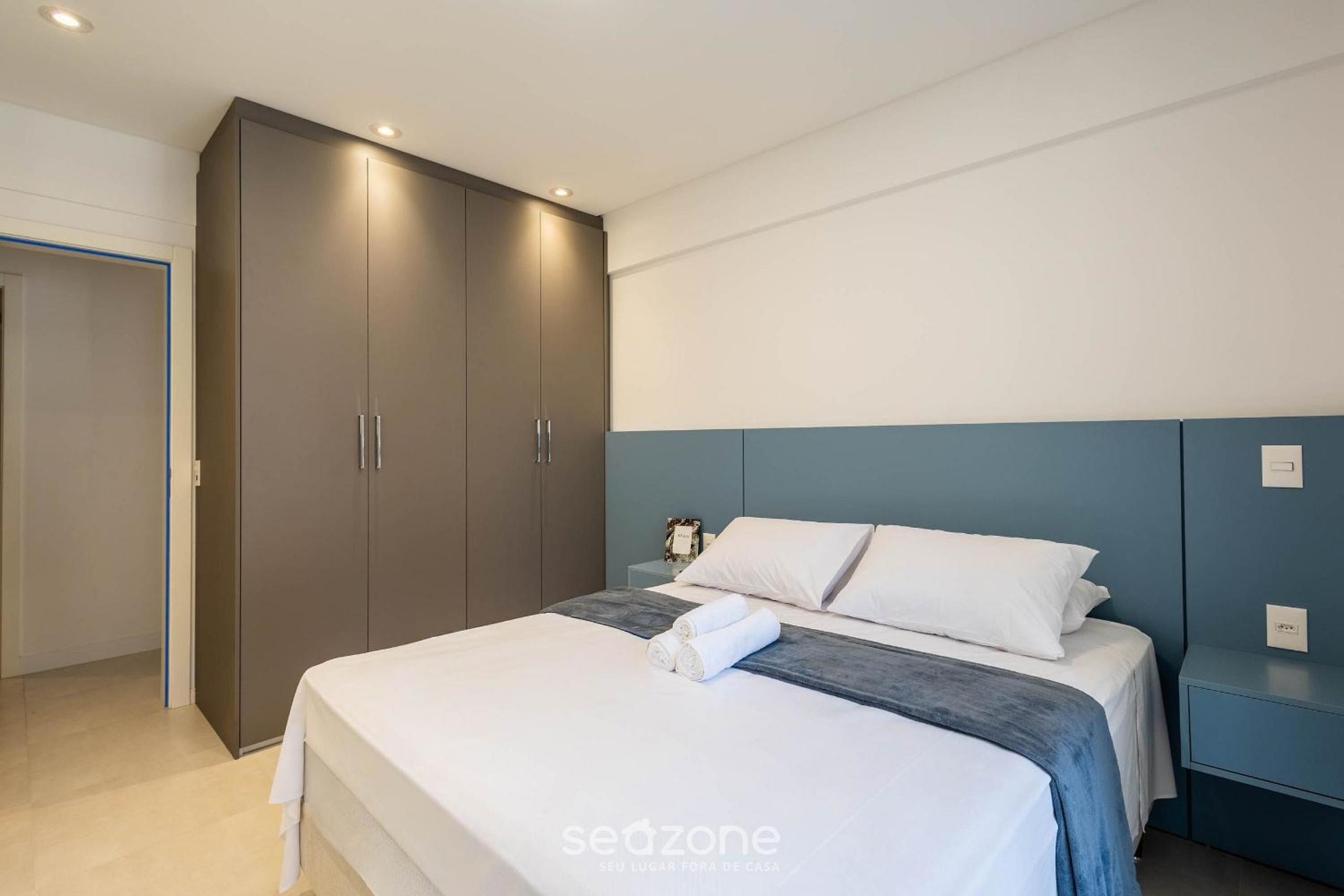 Apt w/ Gourmet Balcony 550m from the Beach LLE0204