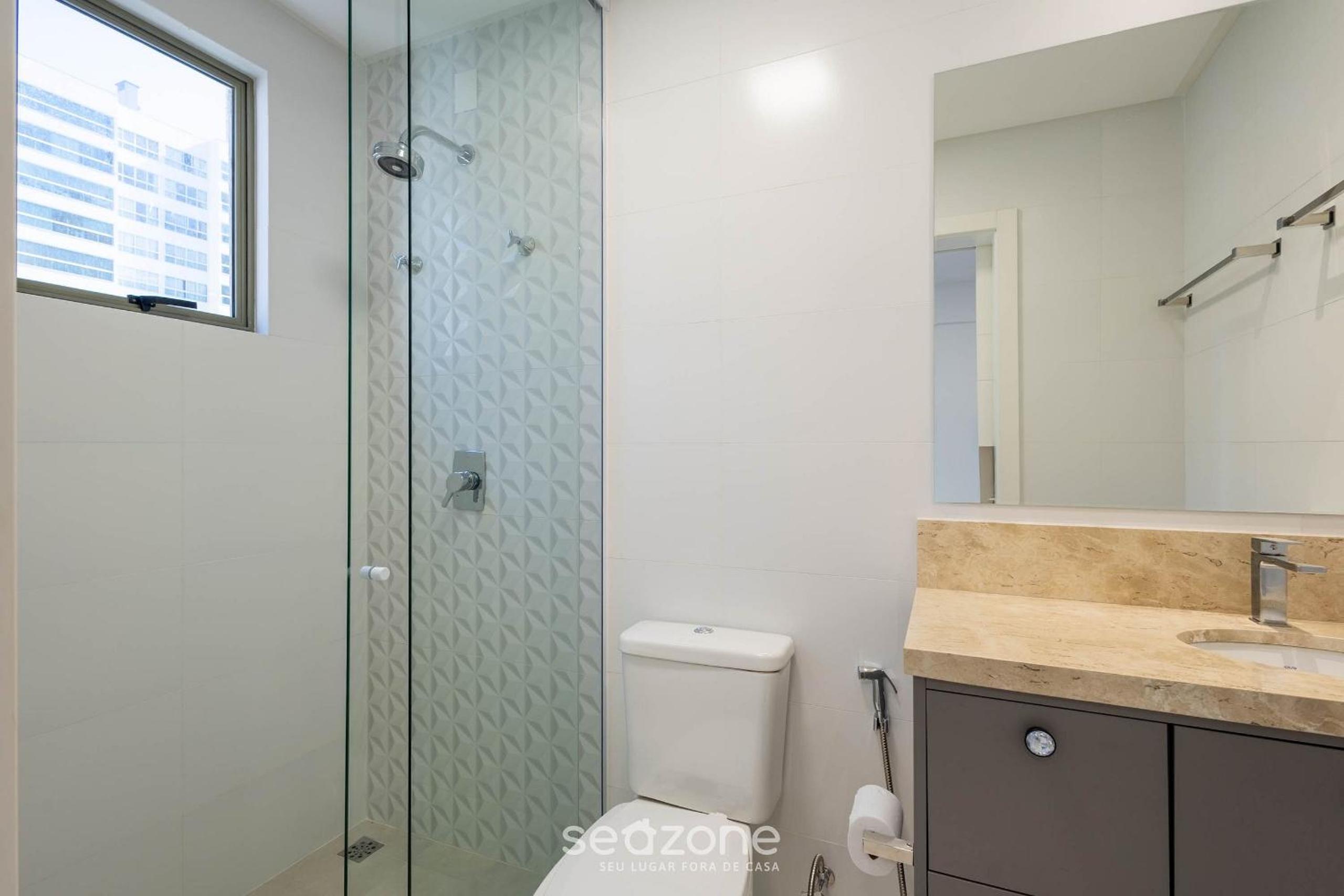 Apt w/ Gourmet Balcony 550m from the Beach LLE0204