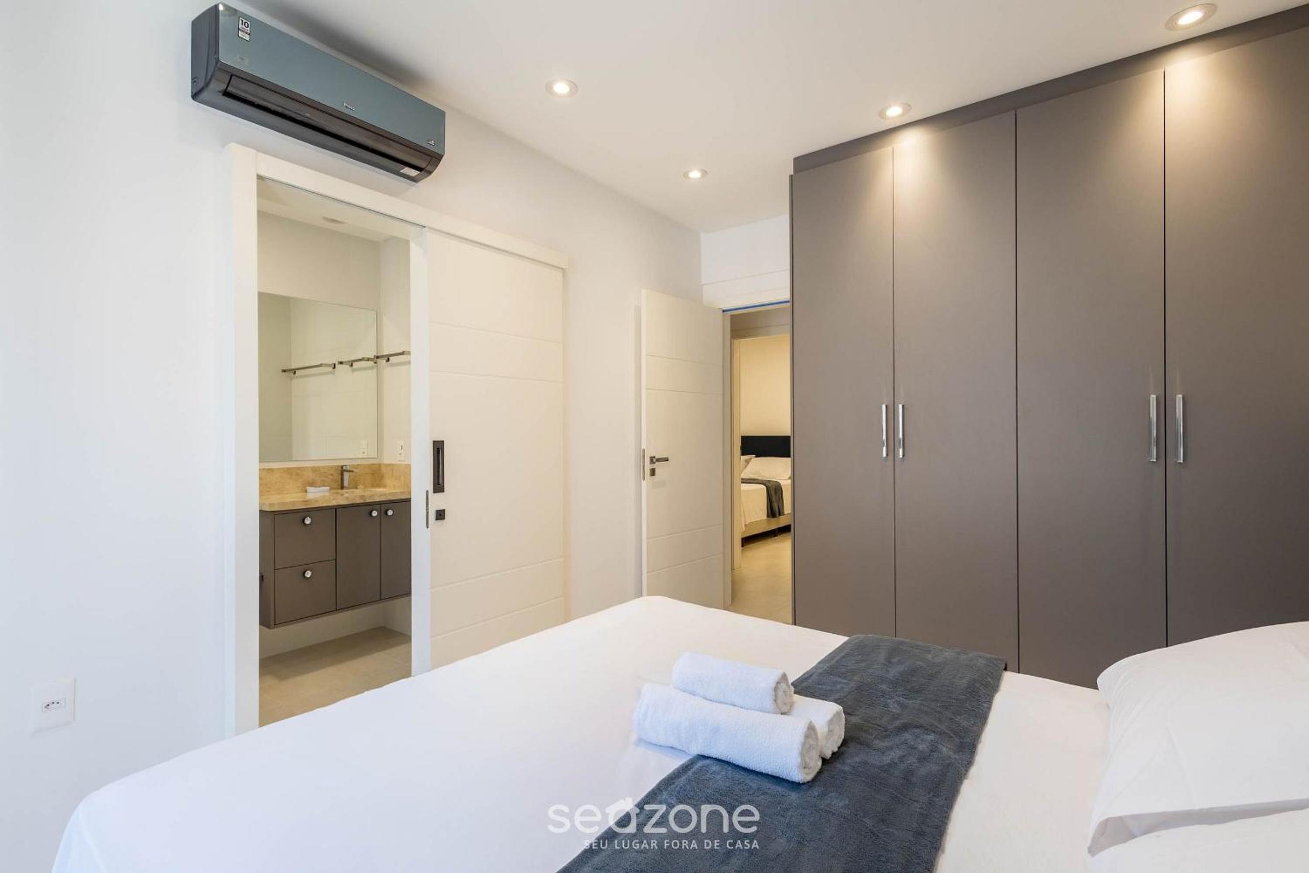 Apt w/ Gourmet Balcony 550m from the Beach LLE0204