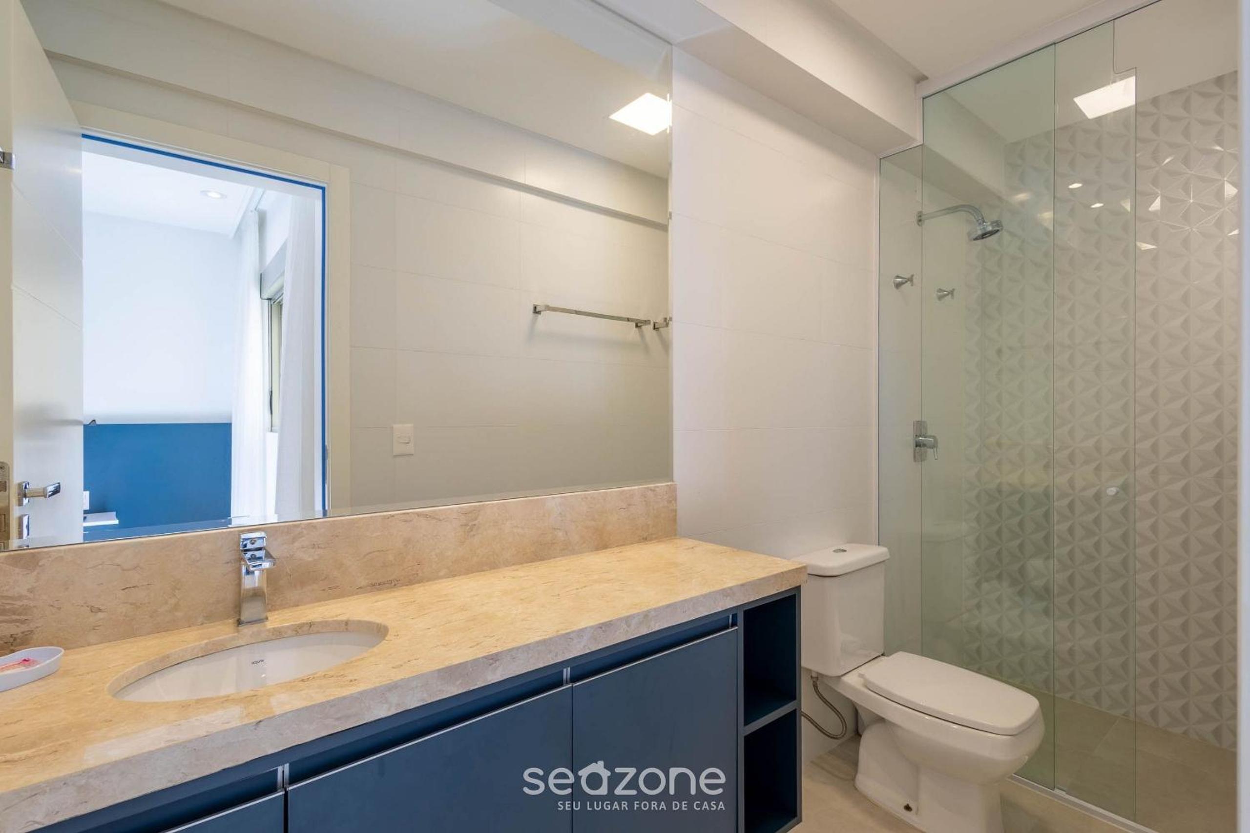 Apt w/ Gourmet Balcony 550m from the Beach LLE0204