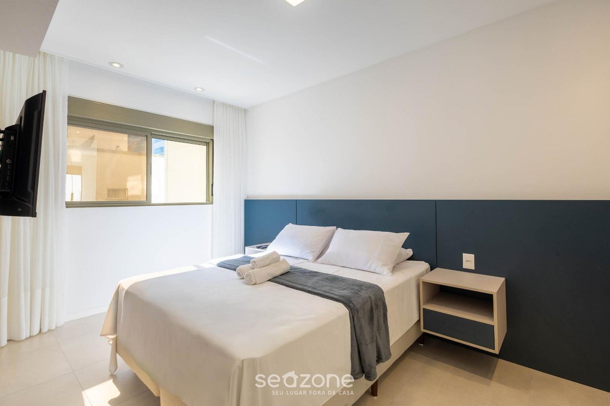 Apt w/ Gourmet Balcony 550m from the Beach LLE0204