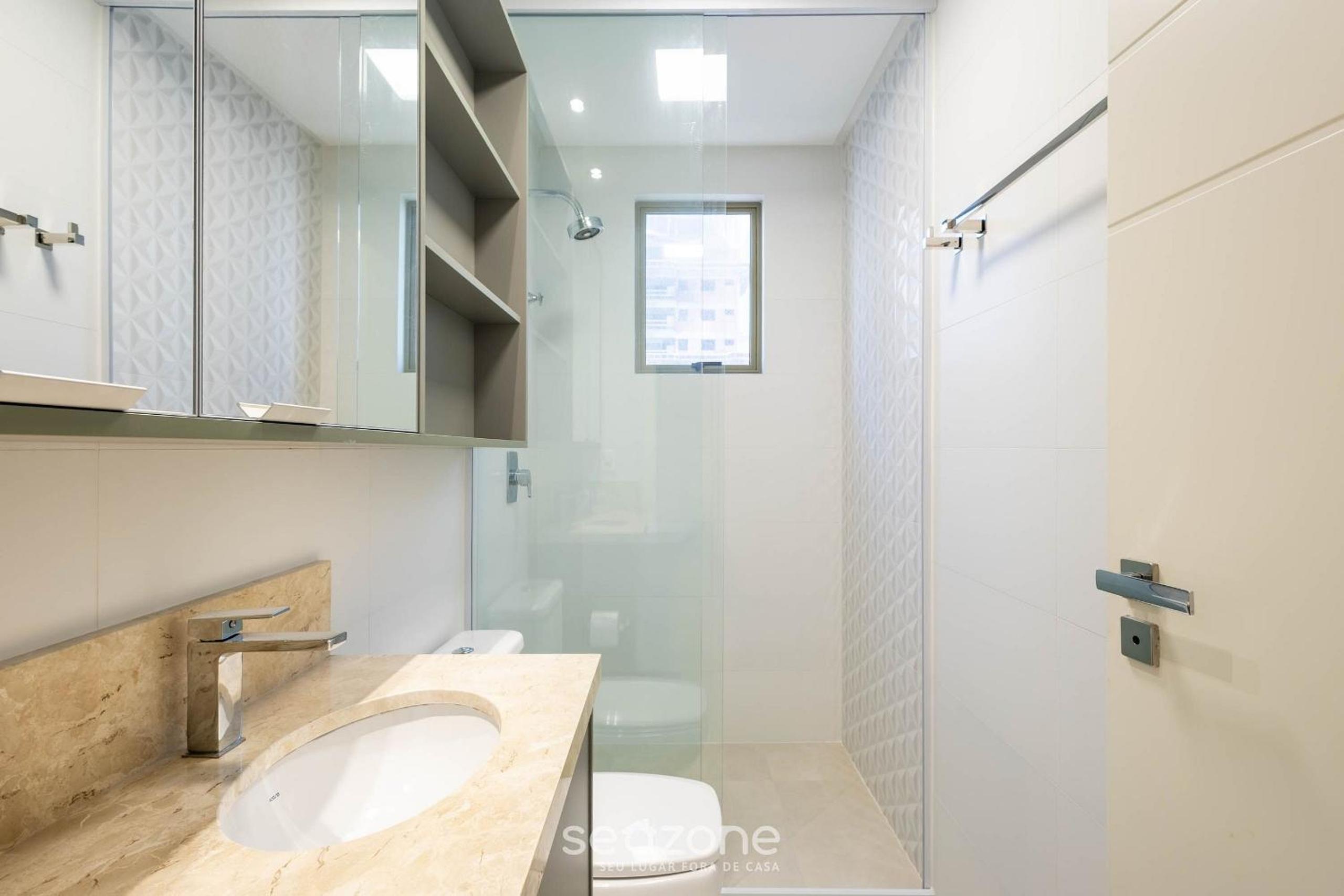 Apt w/ Gourmet Balcony 550m from the Beach LLE0204