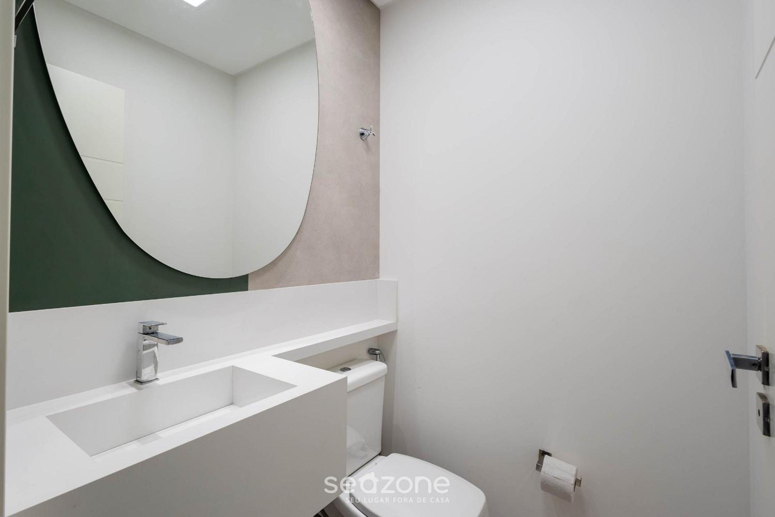 Apt w/ Gourmet Balcony 550m from the Beach LLE0204