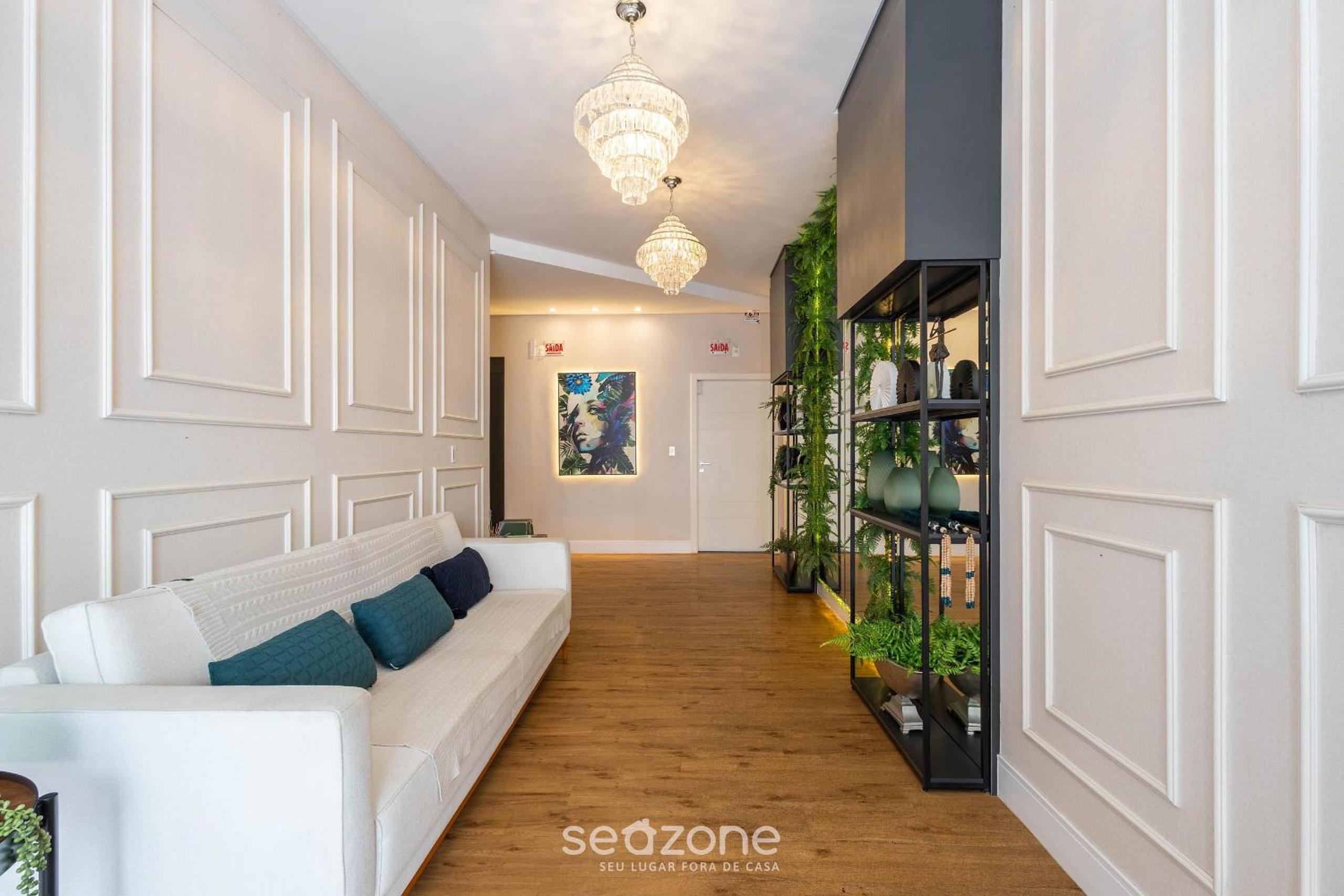 Apt w/ Gourmet Balcony 550m from the Beach LLE0204