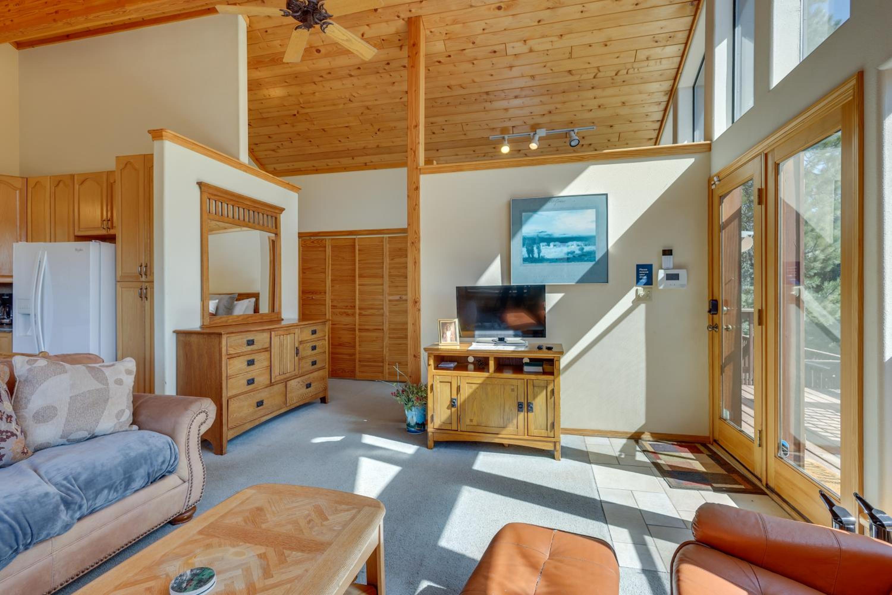 Mtn-View Deck Cabin Getaway in Angel Fire