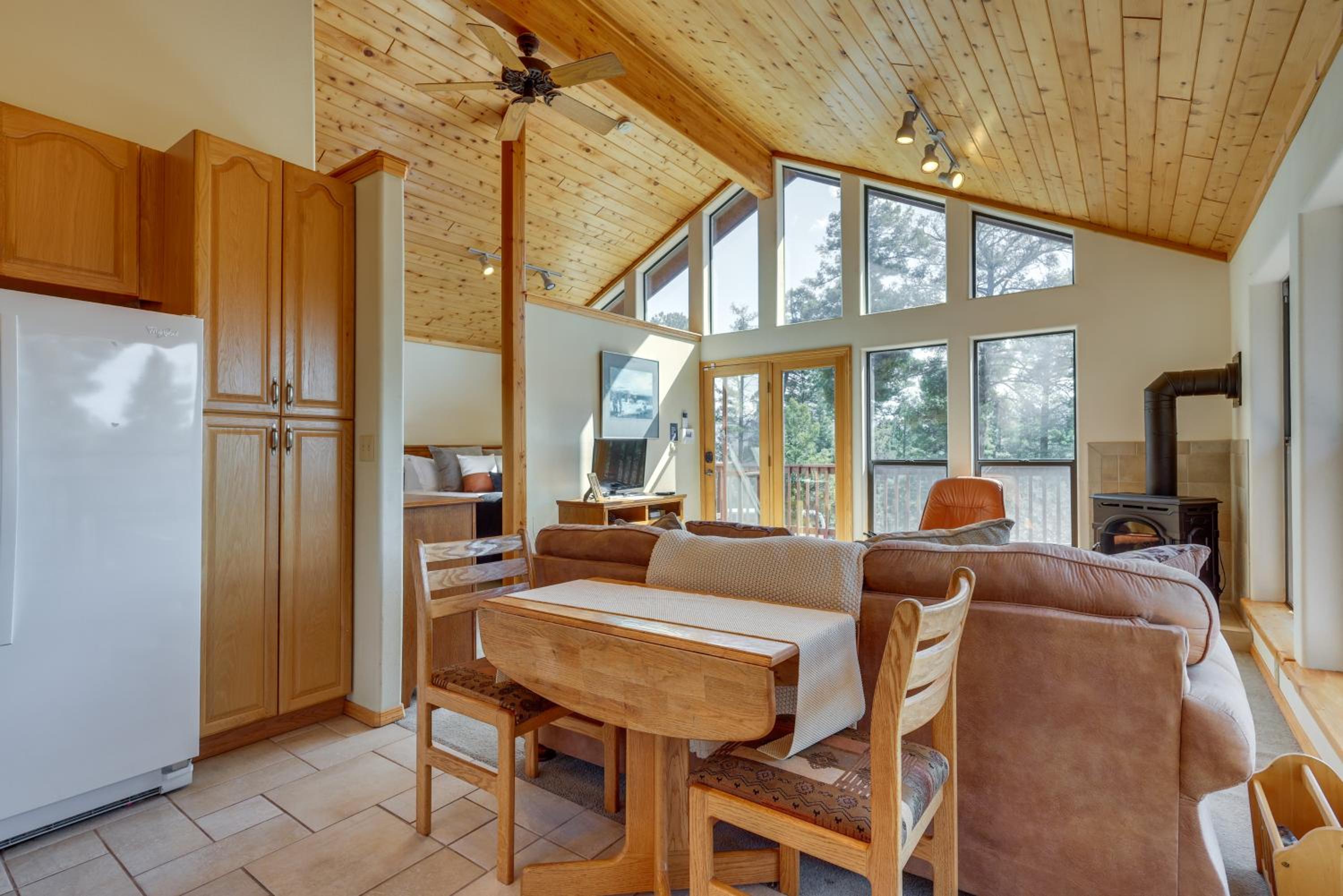 Mtn-View Deck Cabin Getaway in Angel Fire