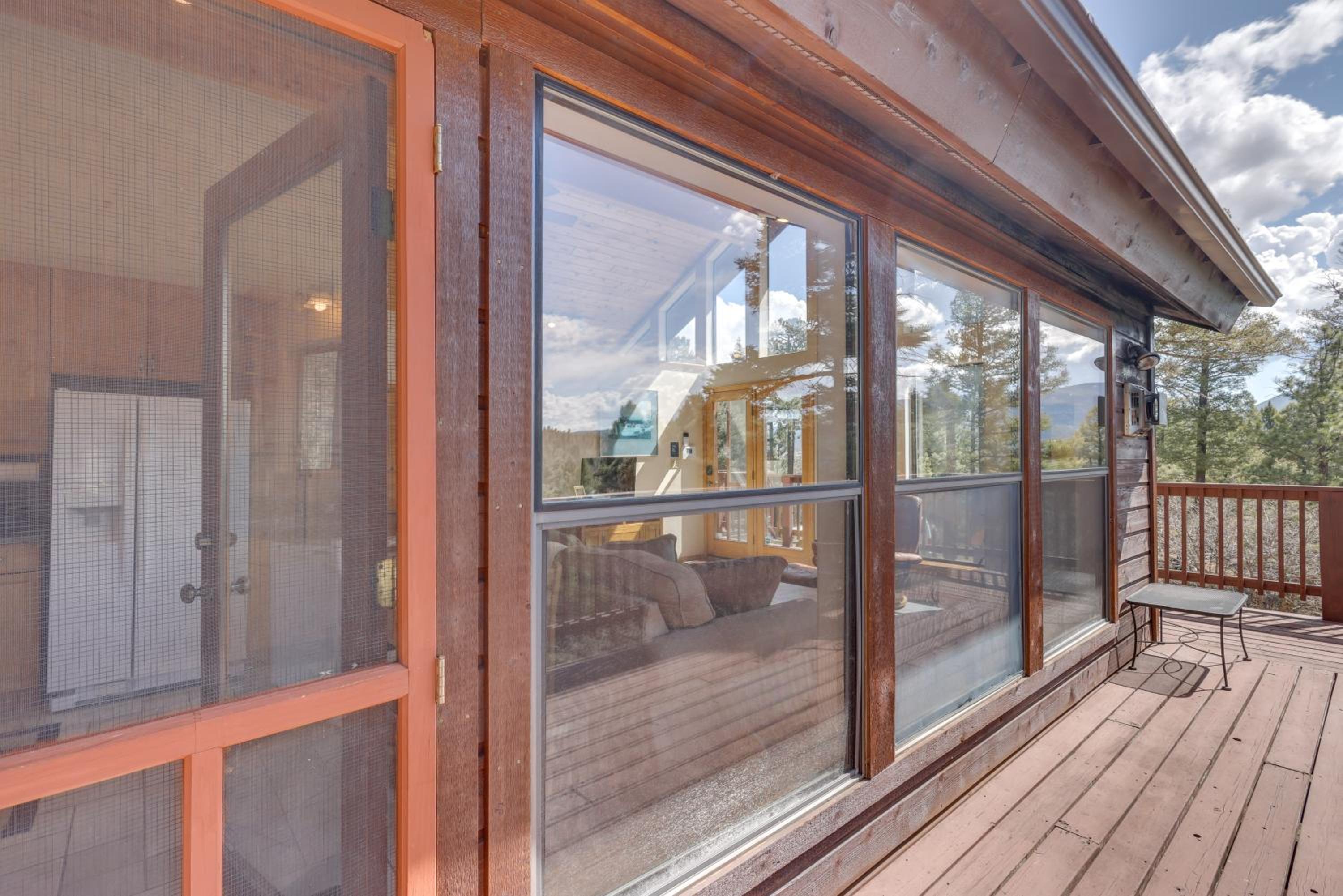Mtn-View Deck Cabin Getaway in Angel Fire
