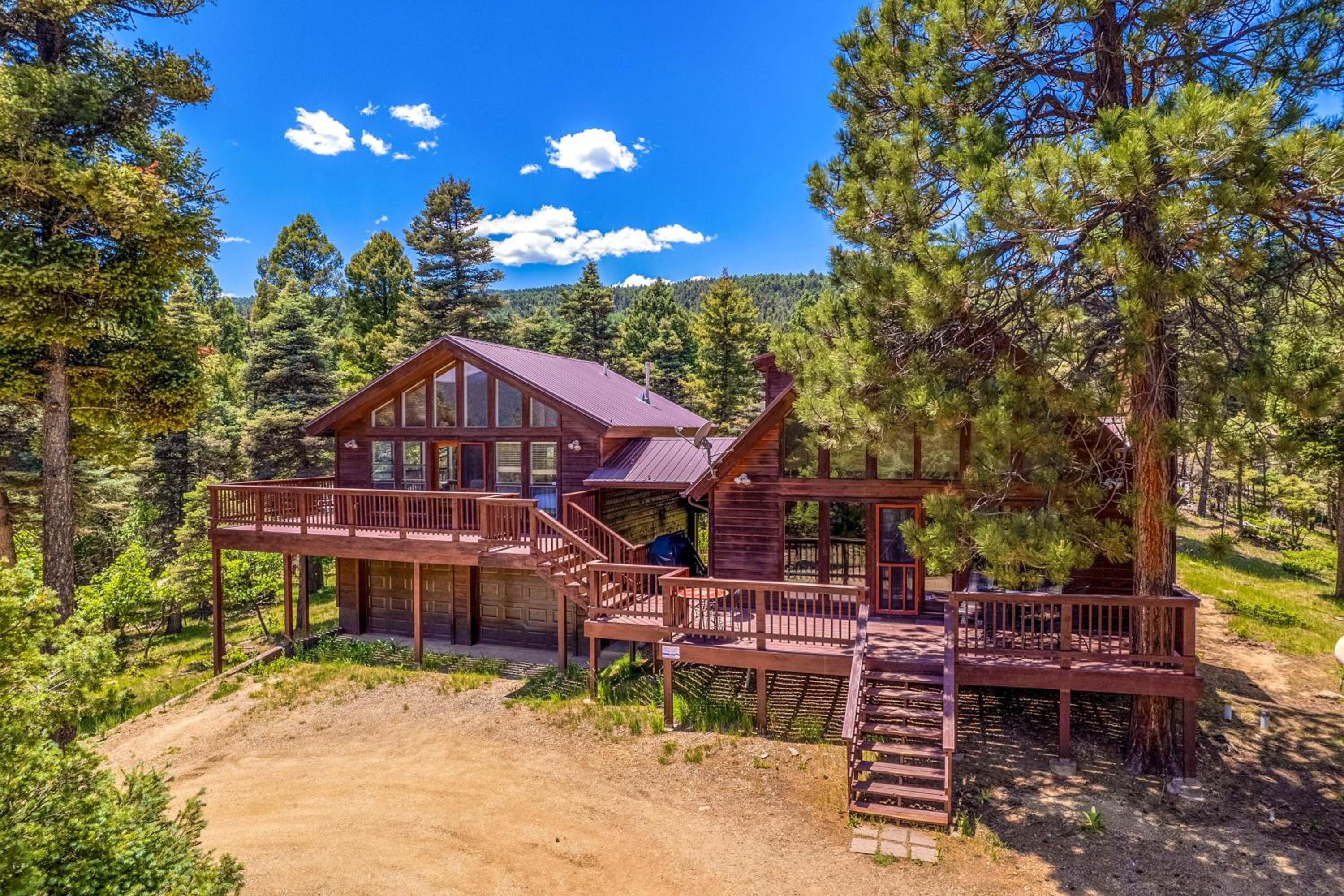 Mtn-View Deck Cabin Getaway in Angel Fire