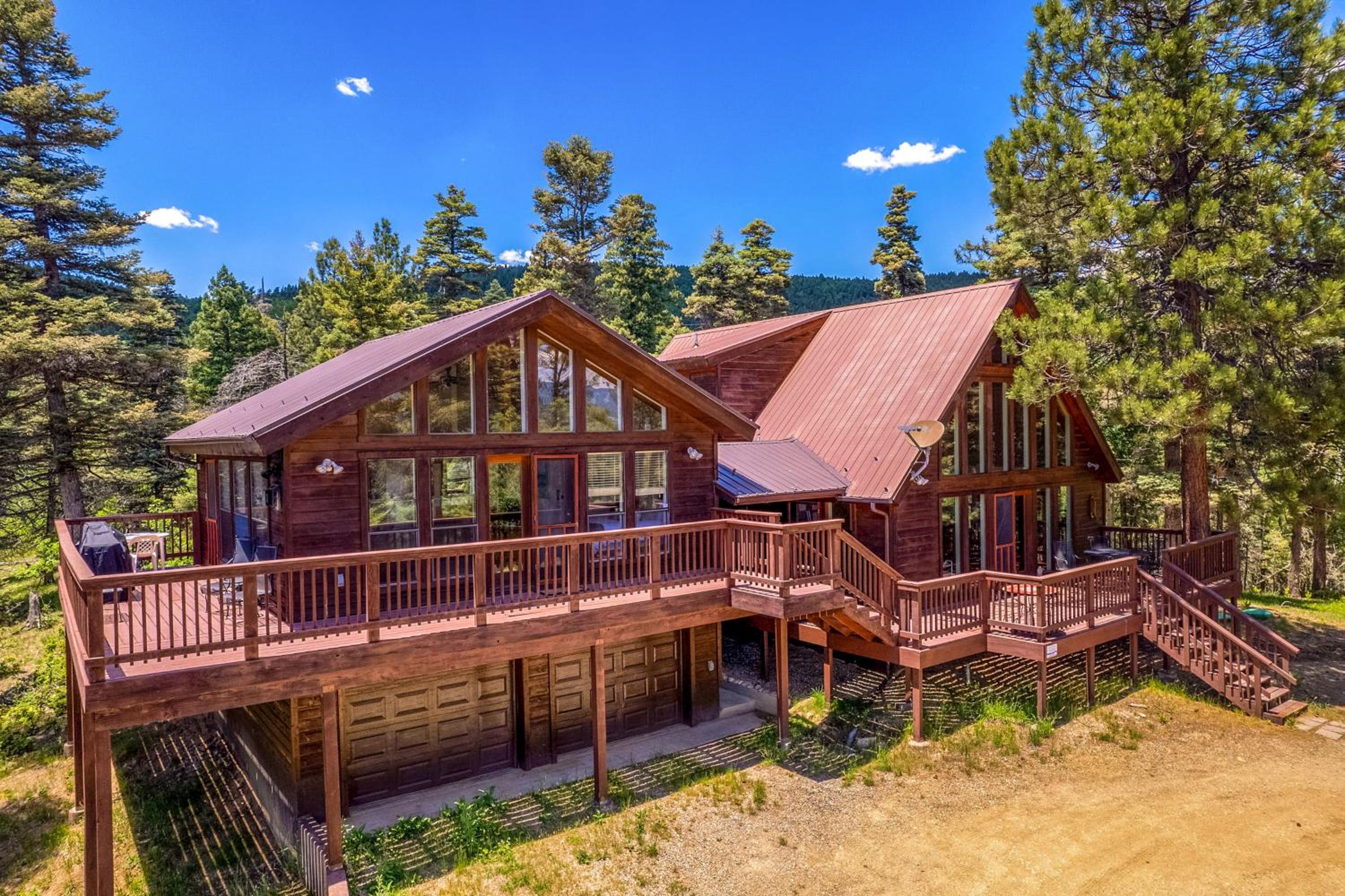 Mtn-View Deck Cabin Getaway in Angel Fire