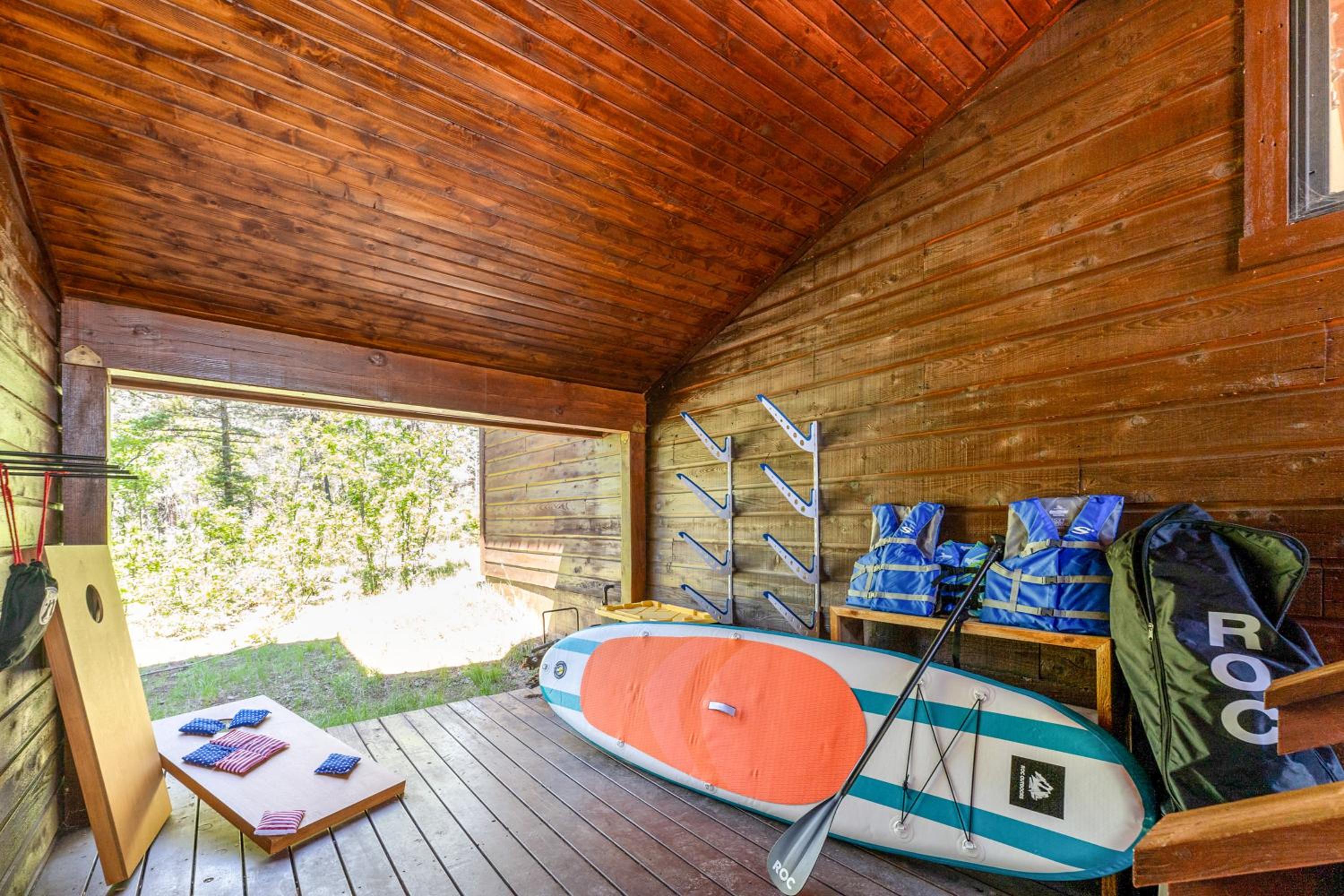 Mtn-View Deck Cabin Getaway in Angel Fire