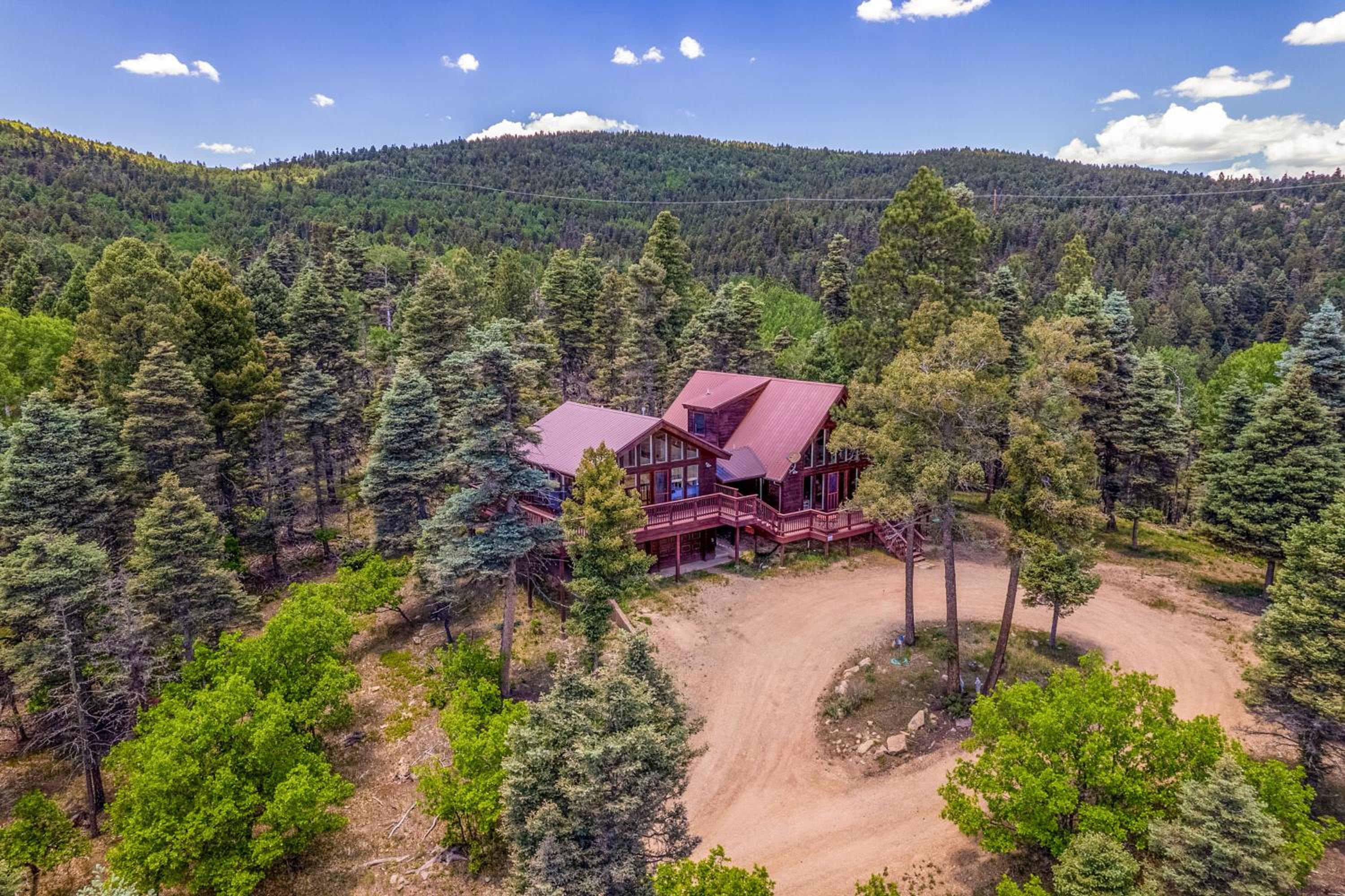 Mtn-View Deck Cabin Getaway in Angel Fire