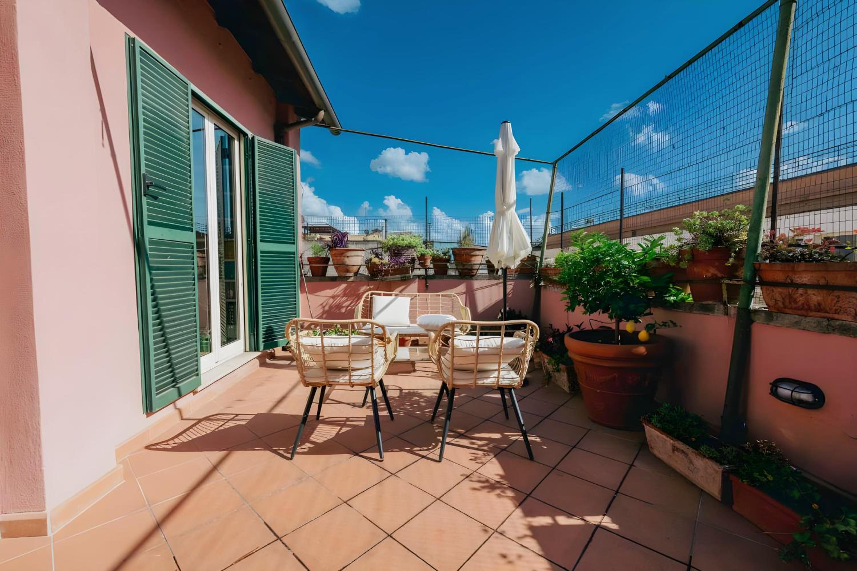 Elegantis Monti Penthouse With Private Terrace and Colosseum View