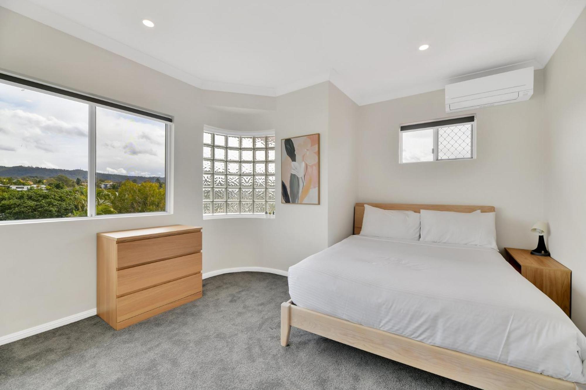 Tranquil 3-Bed Unit with Lush Garden Views