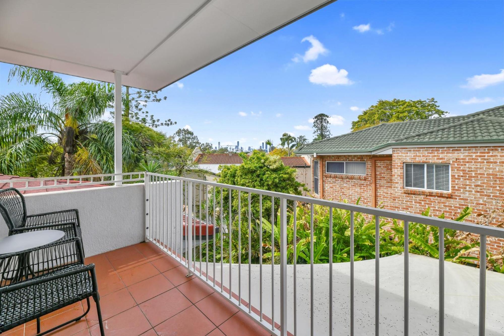 Tranquil 3-Bed Unit with Lush Garden Views