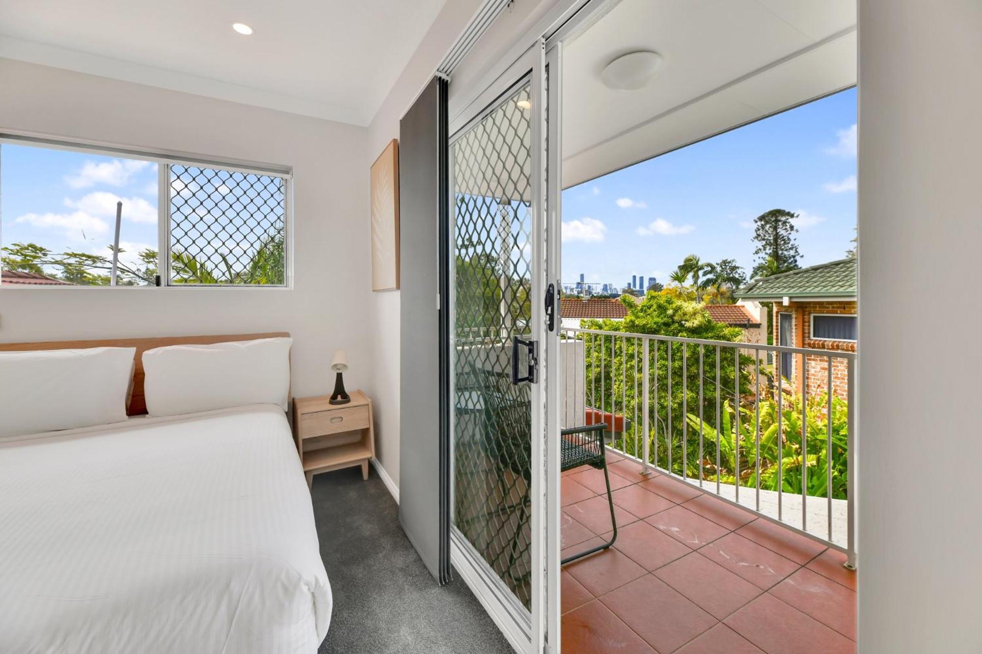 Tranquil 3-Bed Unit with Lush Garden Views