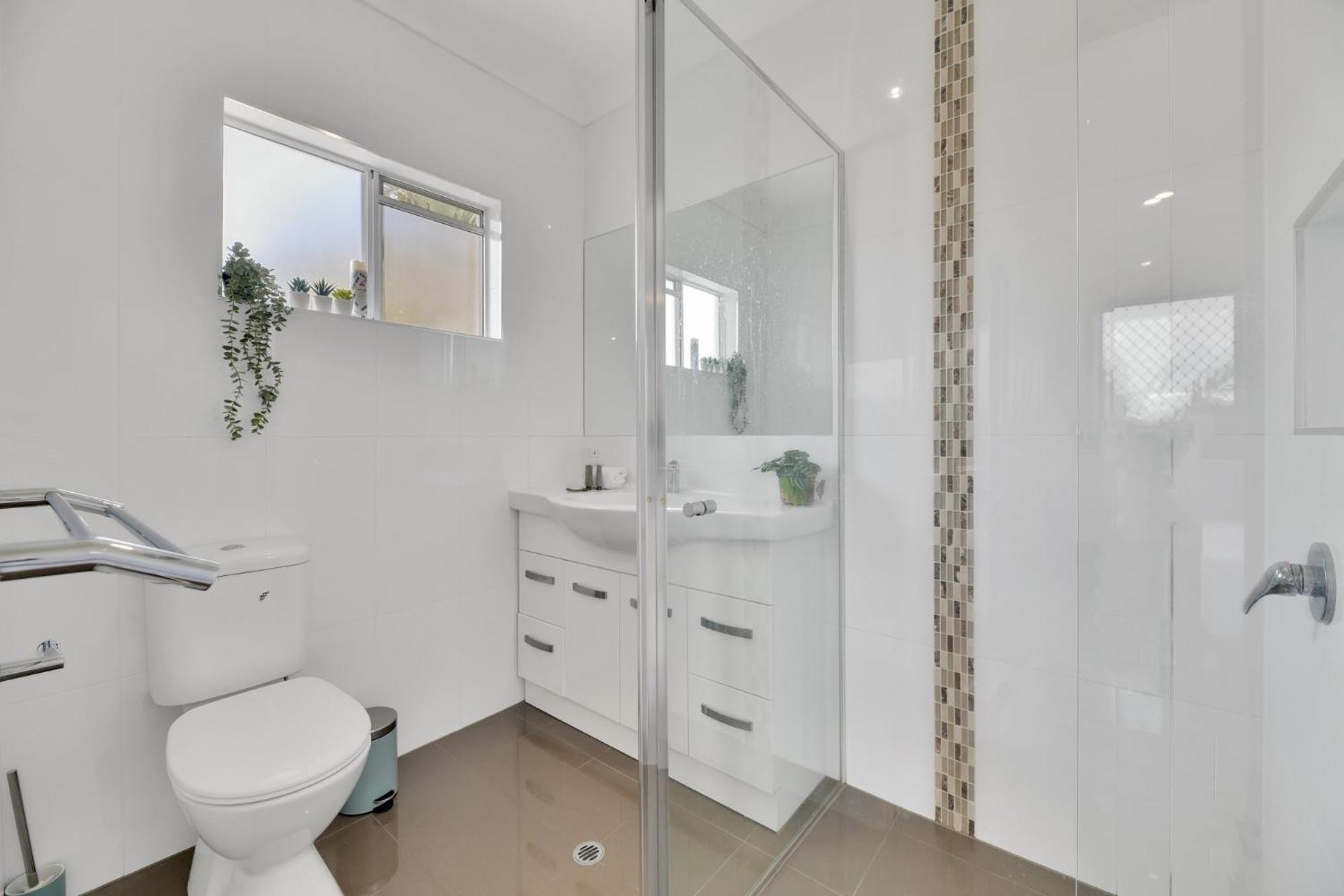 Tranquil 3-Bed Unit with Lush Garden Views