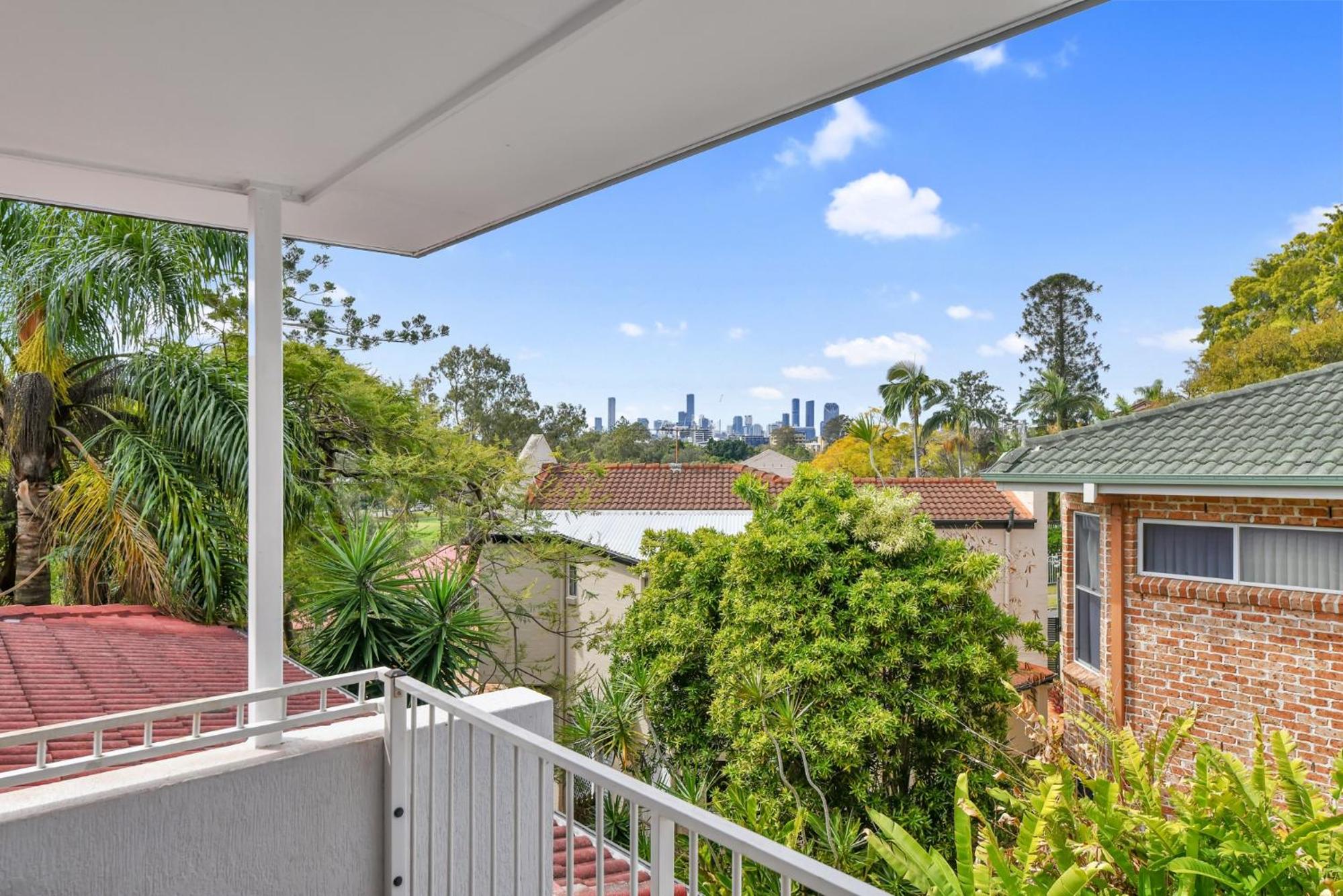 Tranquil 3-Bed Unit with Lush Garden Views