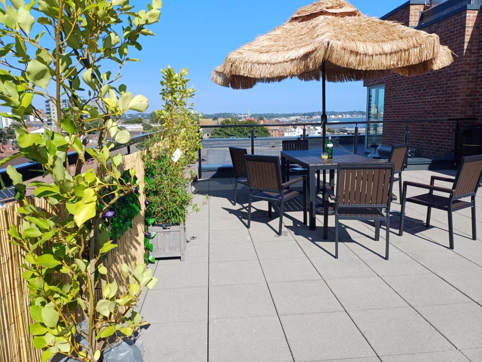 Poole Quay Seaside Escape-free parking 3 mins away