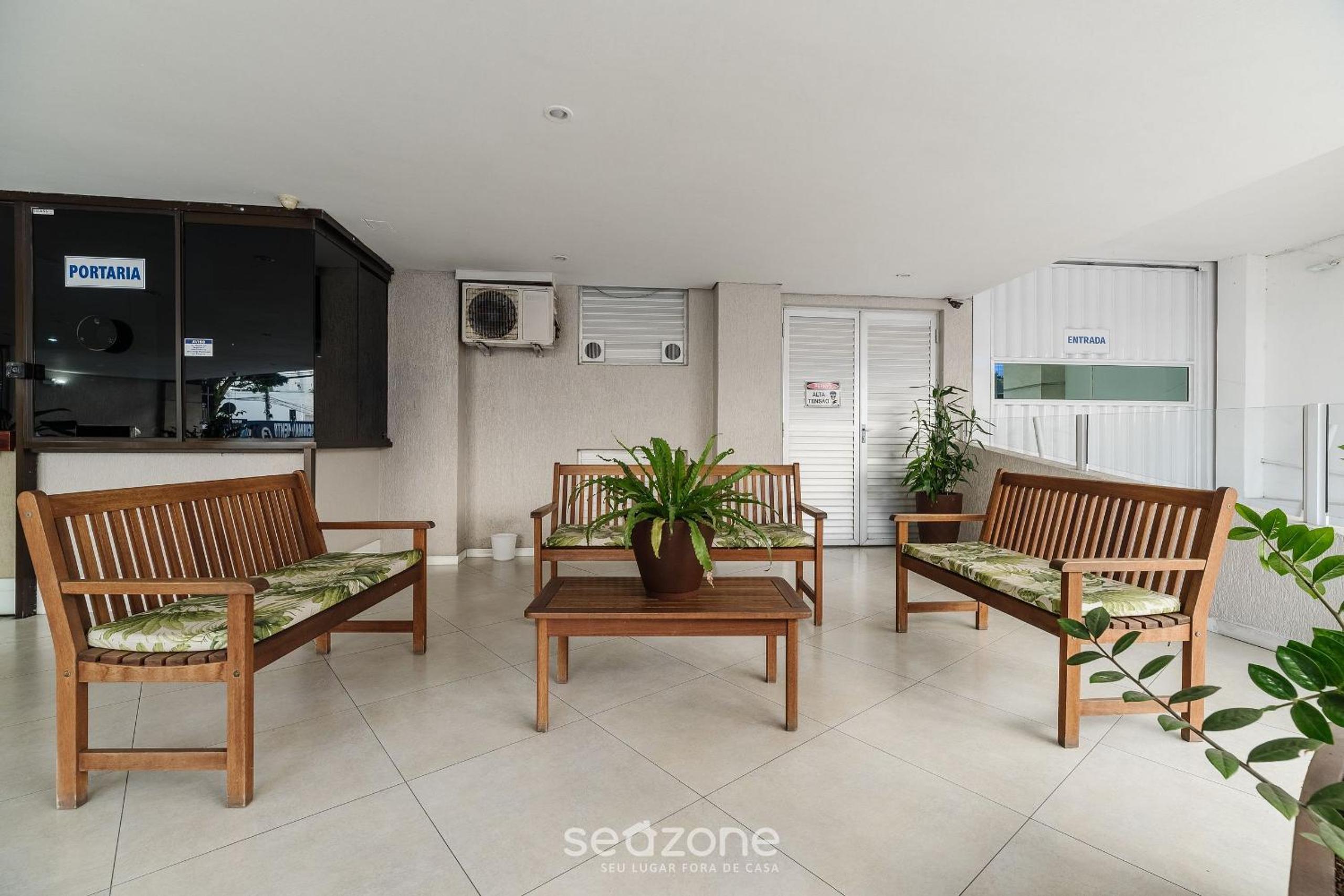 Apartments 400 m from the Beach in BC - CEV