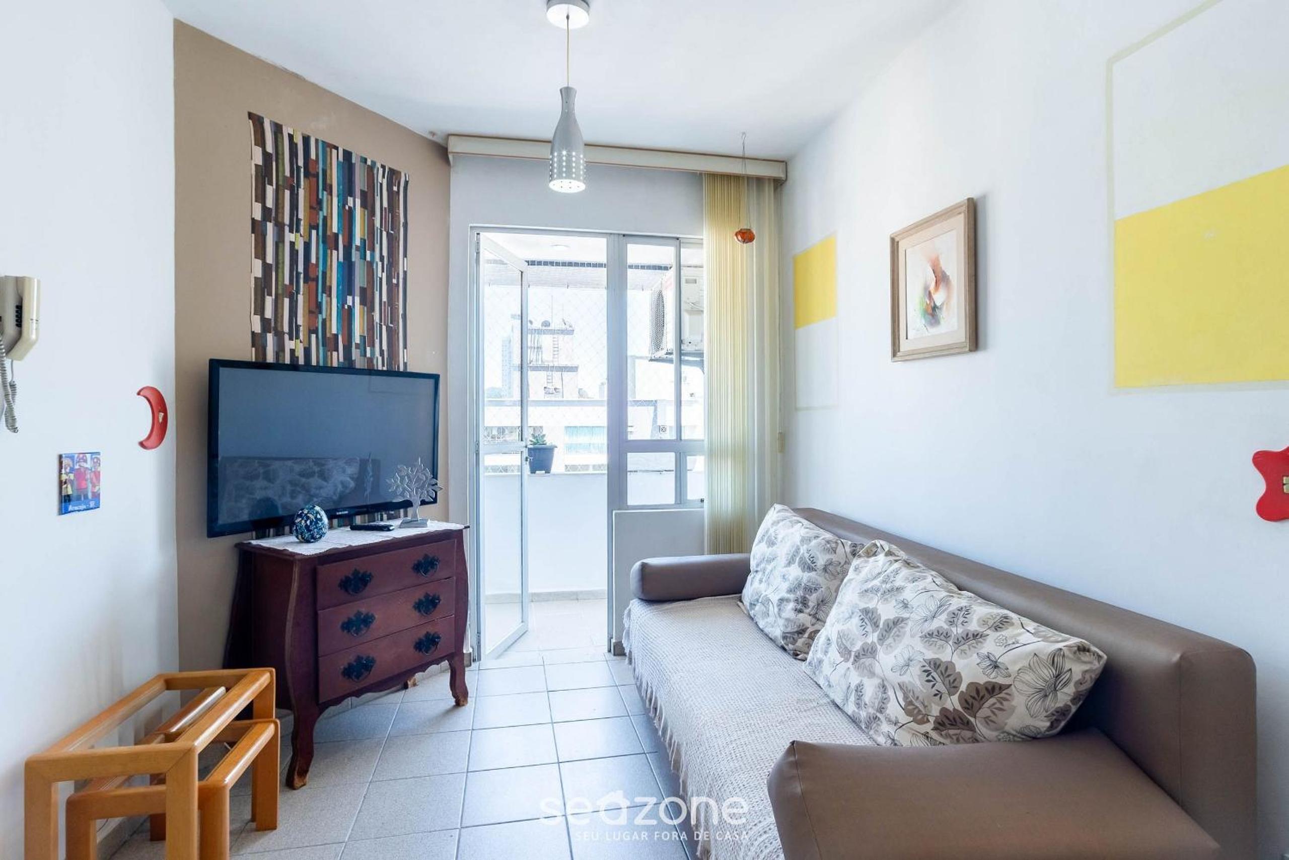 Apartments 400 m from the Beach in BC - CEV
