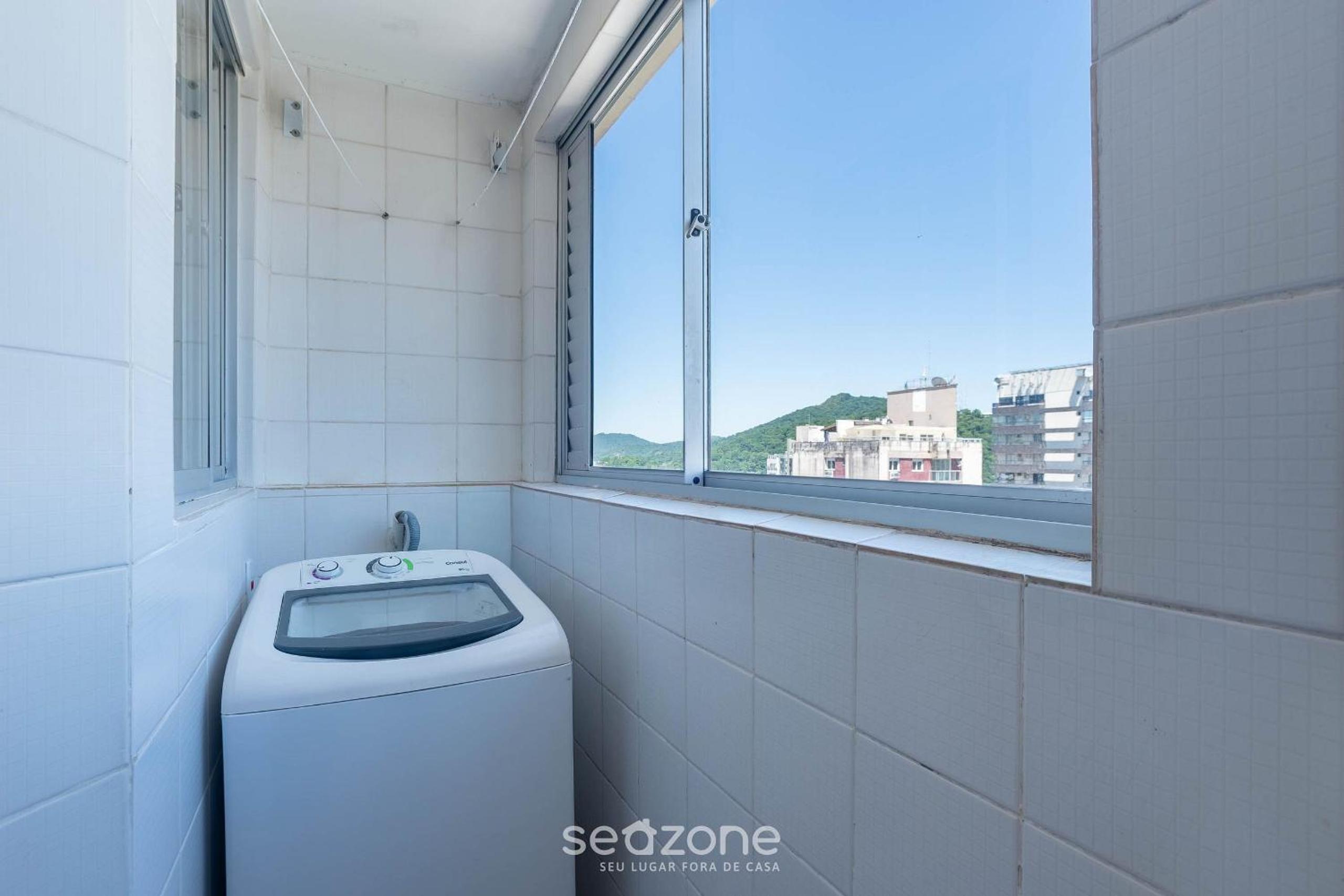 Apartments 400 m from the Beach in BC - CEV