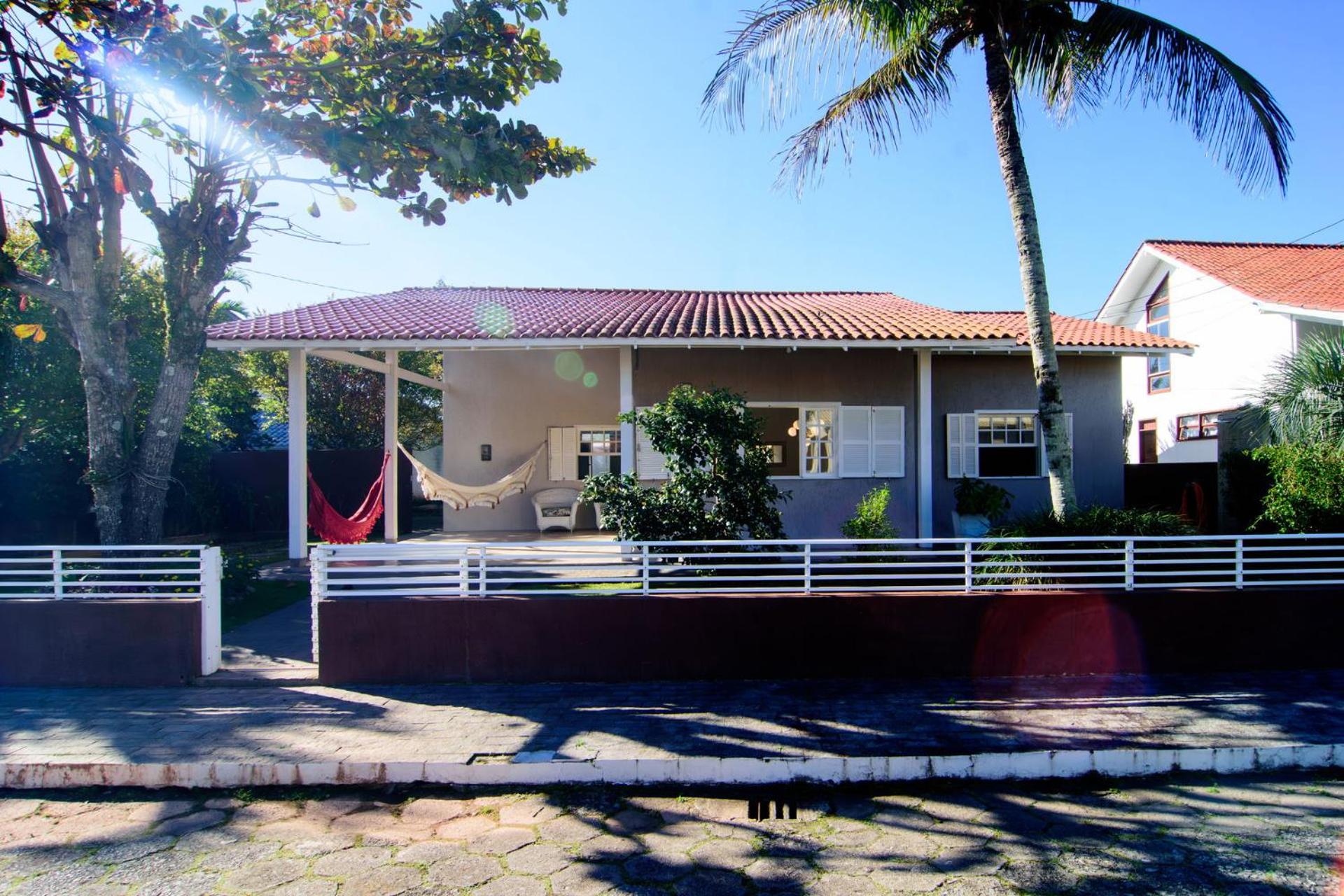 Casa c/ar cond. rua da praia, cond. fechado HK0945