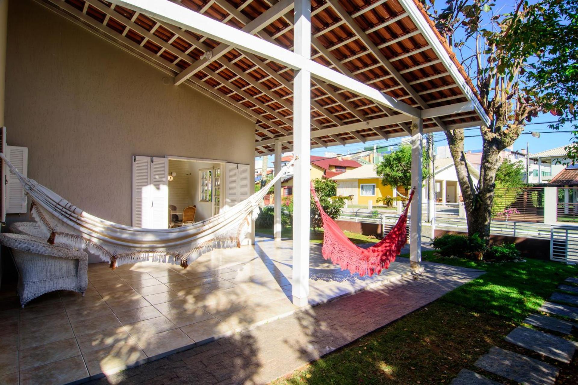 Casa c/ar cond. rua da praia, cond. fechado HK0945