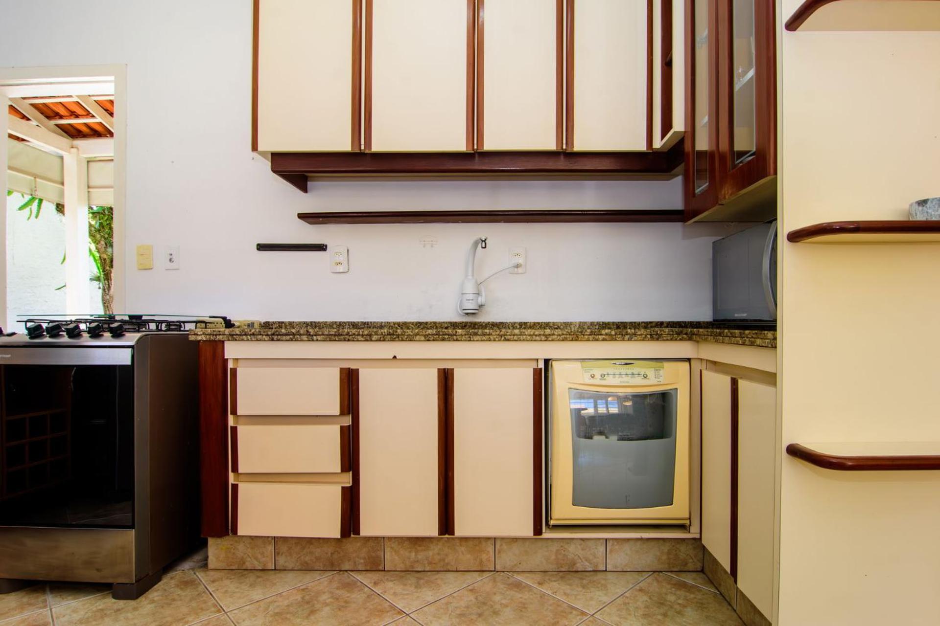 Casa c/ar cond. rua da praia, cond. fechado HK0945