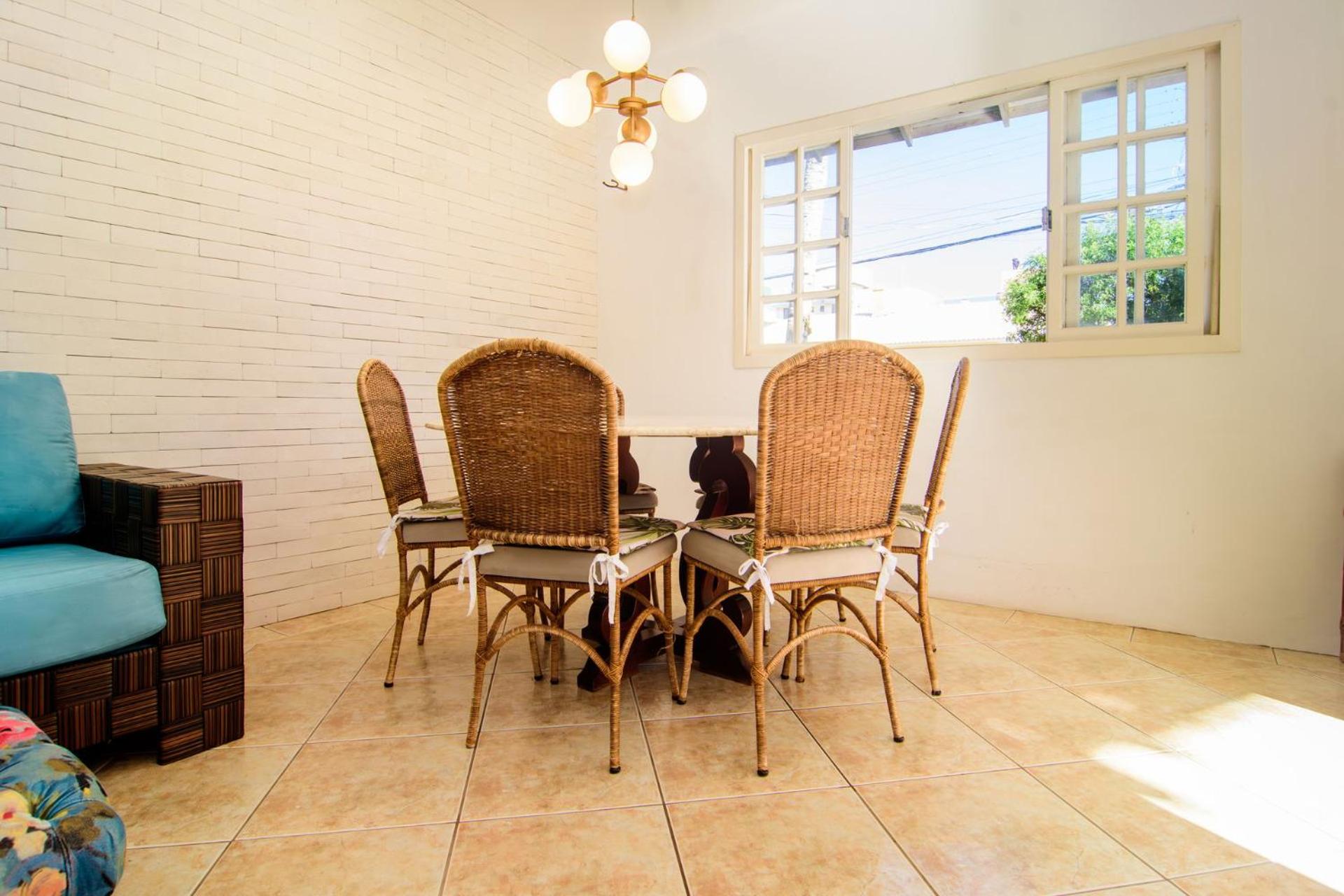 Casa c/ar cond. rua da praia, cond. fechado HK0945