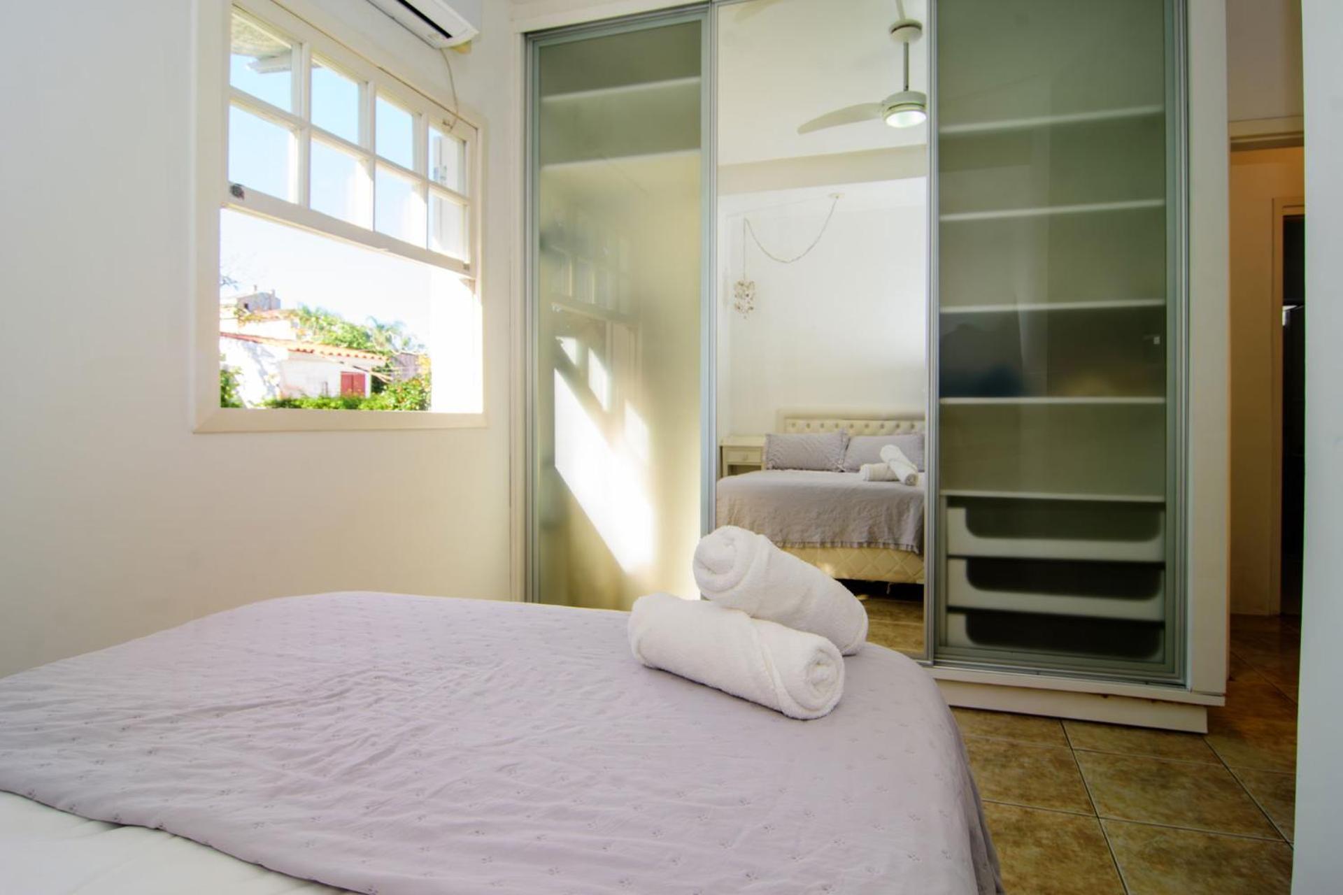 Casa c/ar cond. rua da praia, cond. fechado HK0945