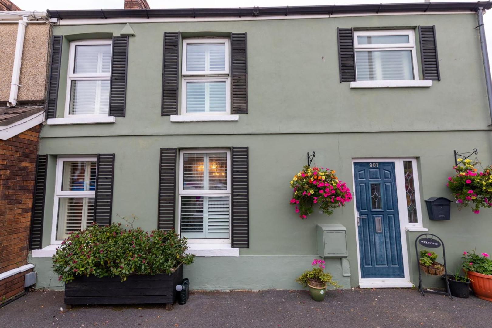The Family Nest – Swansea 4 Bedroom Retreat