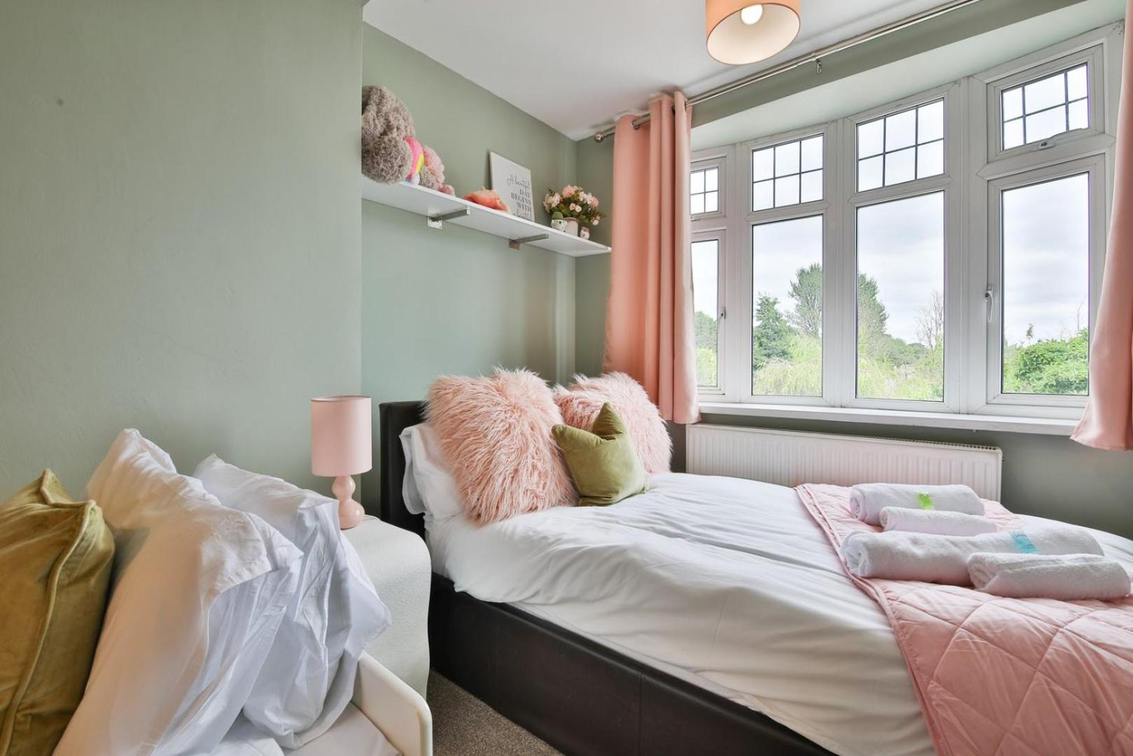 The Family Nest – Swansea 4 Bedroom Retreat