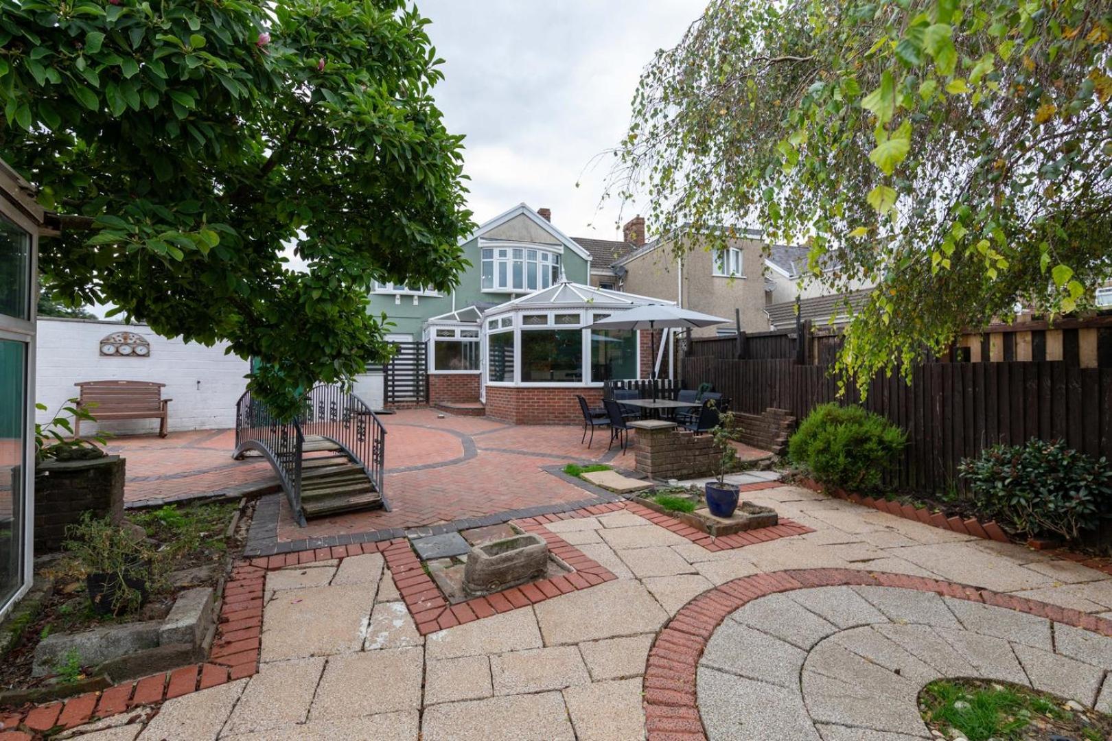 The Family Nest – Swansea 4 Bedroom Retreat