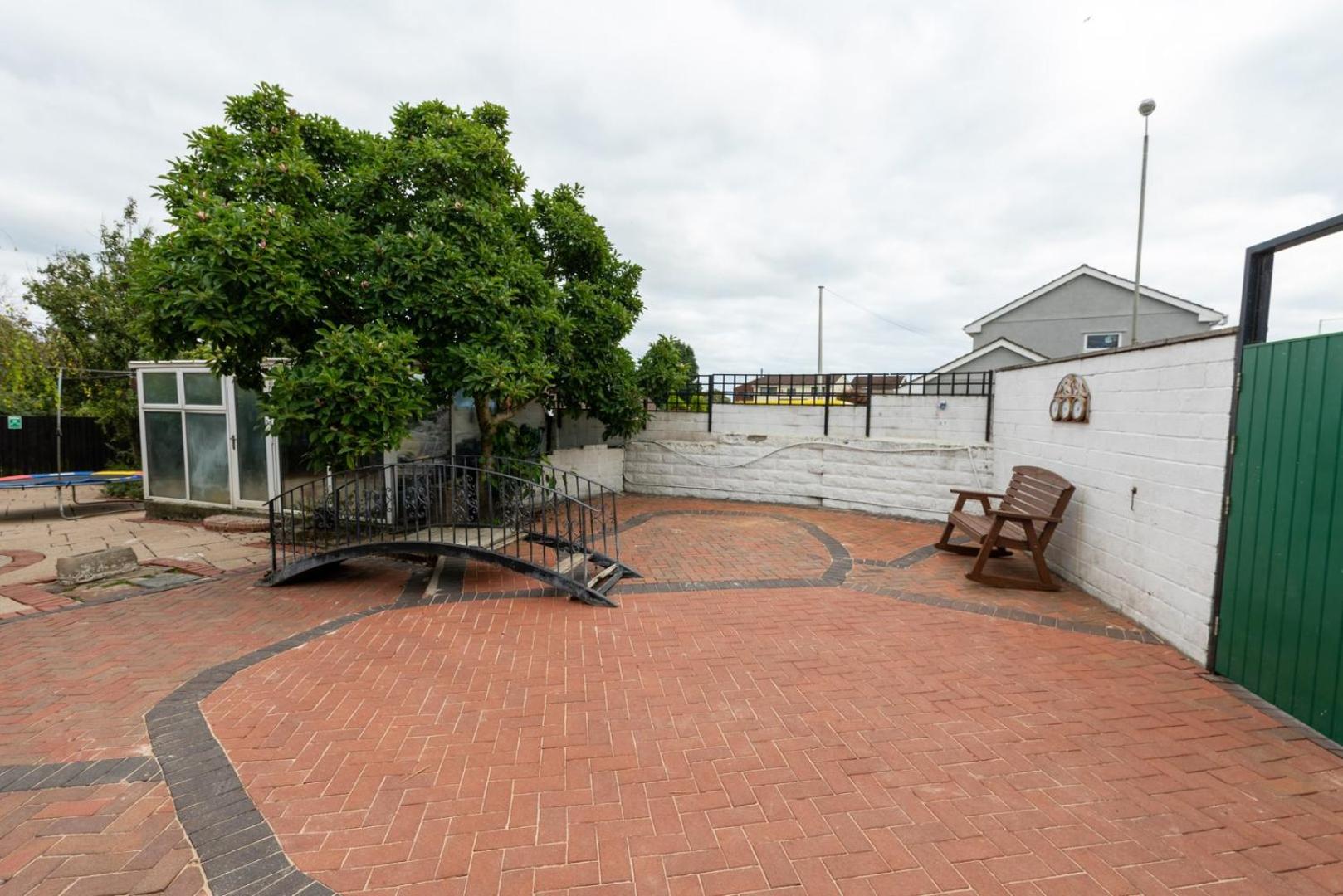 The Family Nest – Swansea 4 Bedroom Retreat