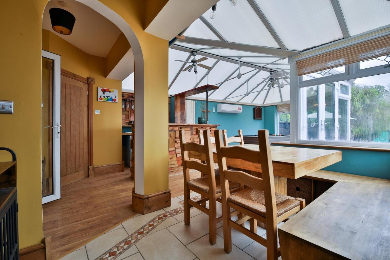 The Family Nest – Swansea 4 Bedroom Retreat