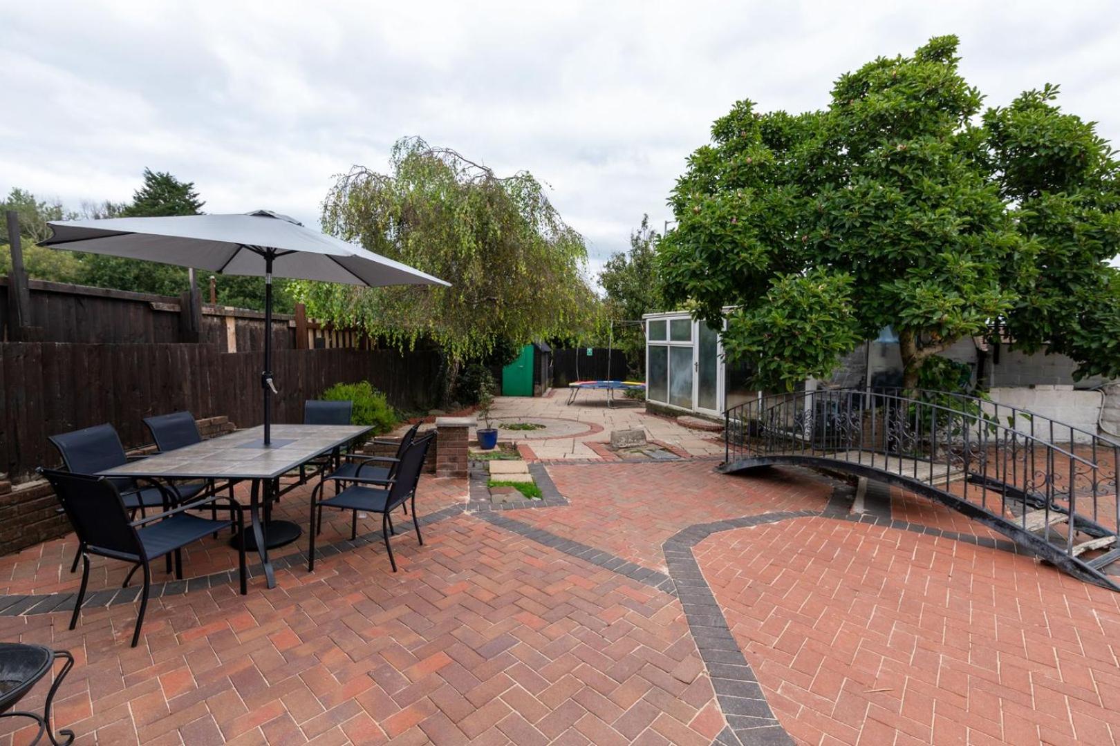 The Family Nest – Swansea 4 Bedroom Retreat