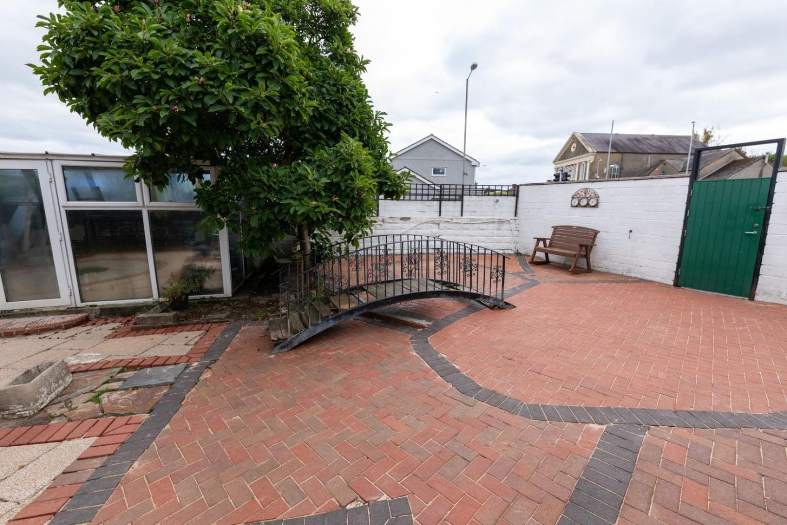 The Family Nest – Swansea 4 Bedroom Retreat