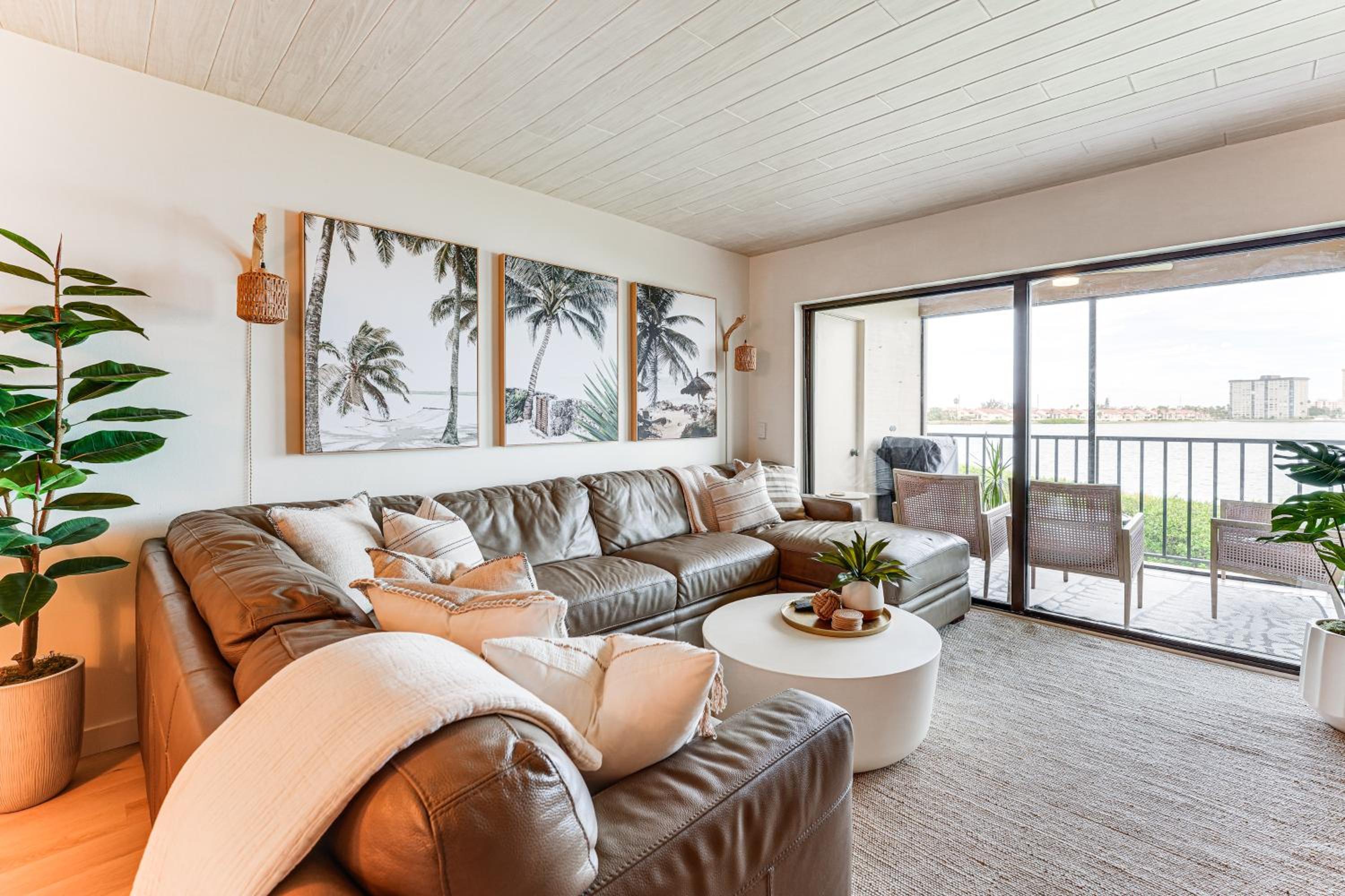 Heated Pool Access Bayfront Isla Del Sol Condo